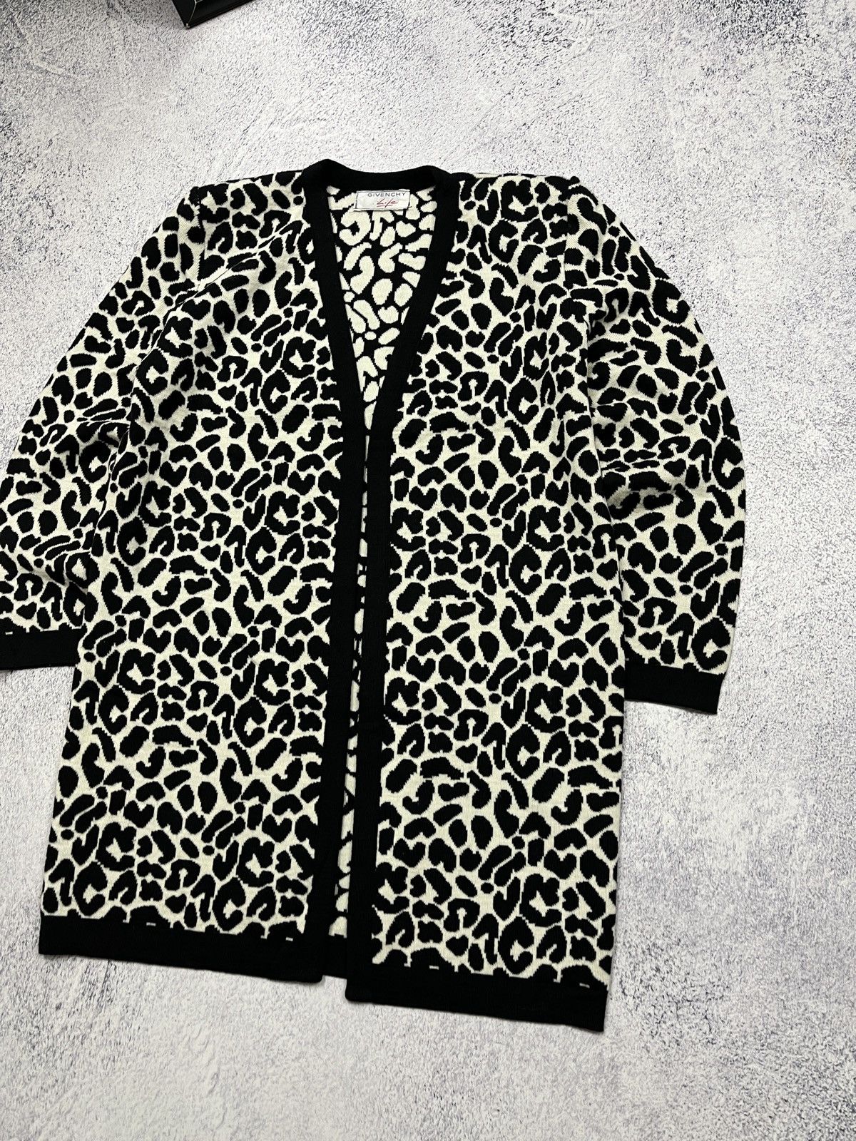 Givenchy × Vintage Vintage Givenchy Wool Cardigan Made in France Cape Jacket Size M / US 6-8 / IT 42-44 - 4 Thumbnail