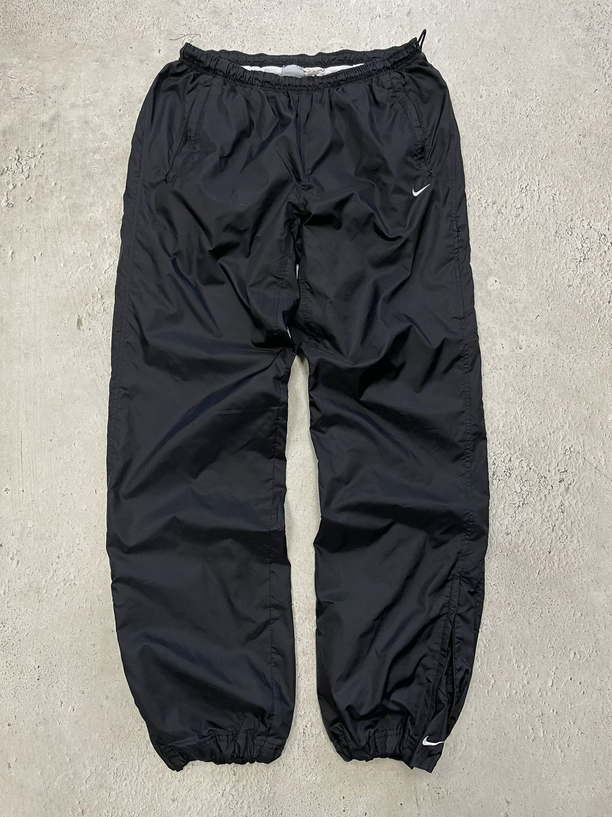 Nike Nike drill nylon pants minimal logo sport streetwear style Size US 34 / EU 50 - 1 Thumbnail