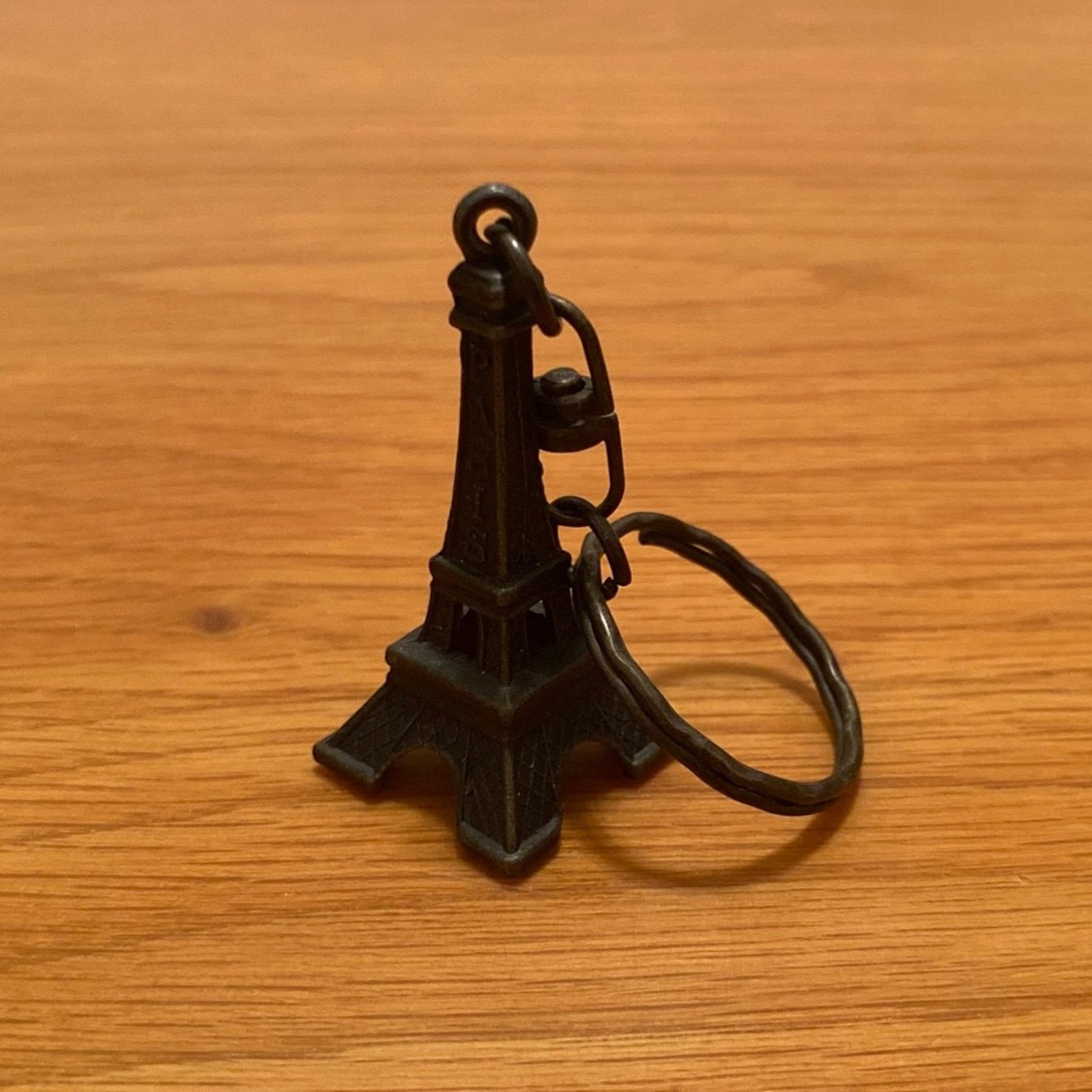 Commune De Paris Bronze Eiffel Tower Vintage Keychain. Made In Paris France Size ONE SIZE - 4 Thumbnail