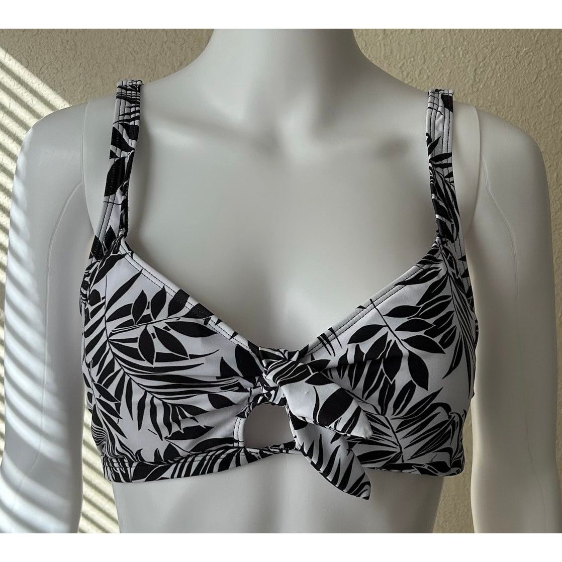 Other Tempt Me | Floral Bikini Bathing Suit Top | NWT | Medium Size M / US 6-8 / IT 42-44 - 1 Thumbnail