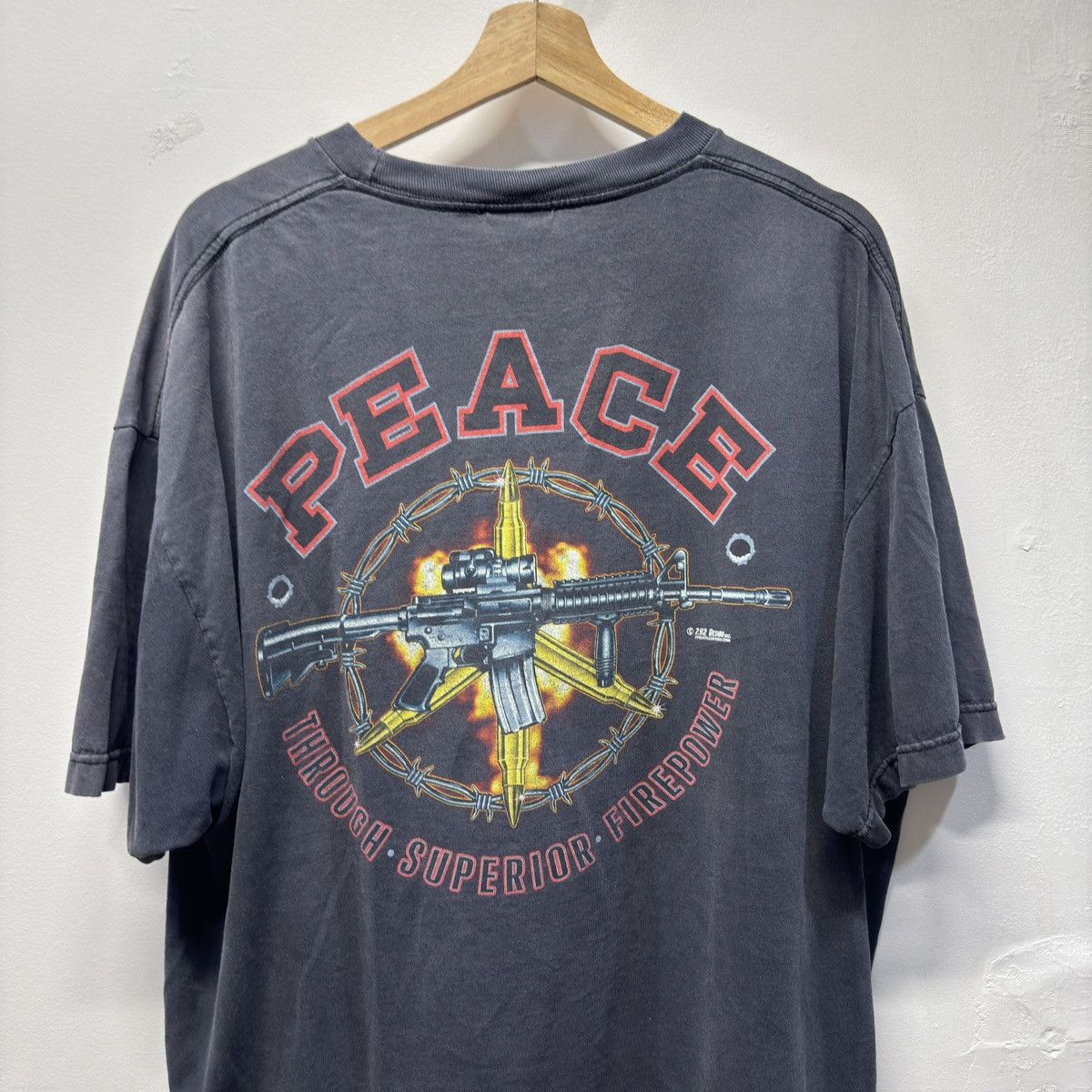 Vintage 90s Assault Rifle Gun Peace Shirt Faded ERD Grunge Chrome Size US XXL / EU 58 / 5 - 5 Thumbnail