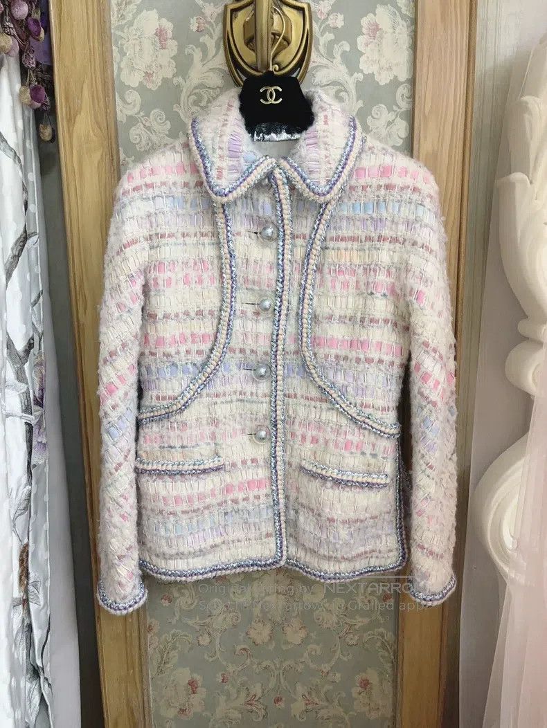 Chanel Chanel Ice cream-coloured marshmallow jacket Size S / US 4 / IT 40 - 1 Thumbnail