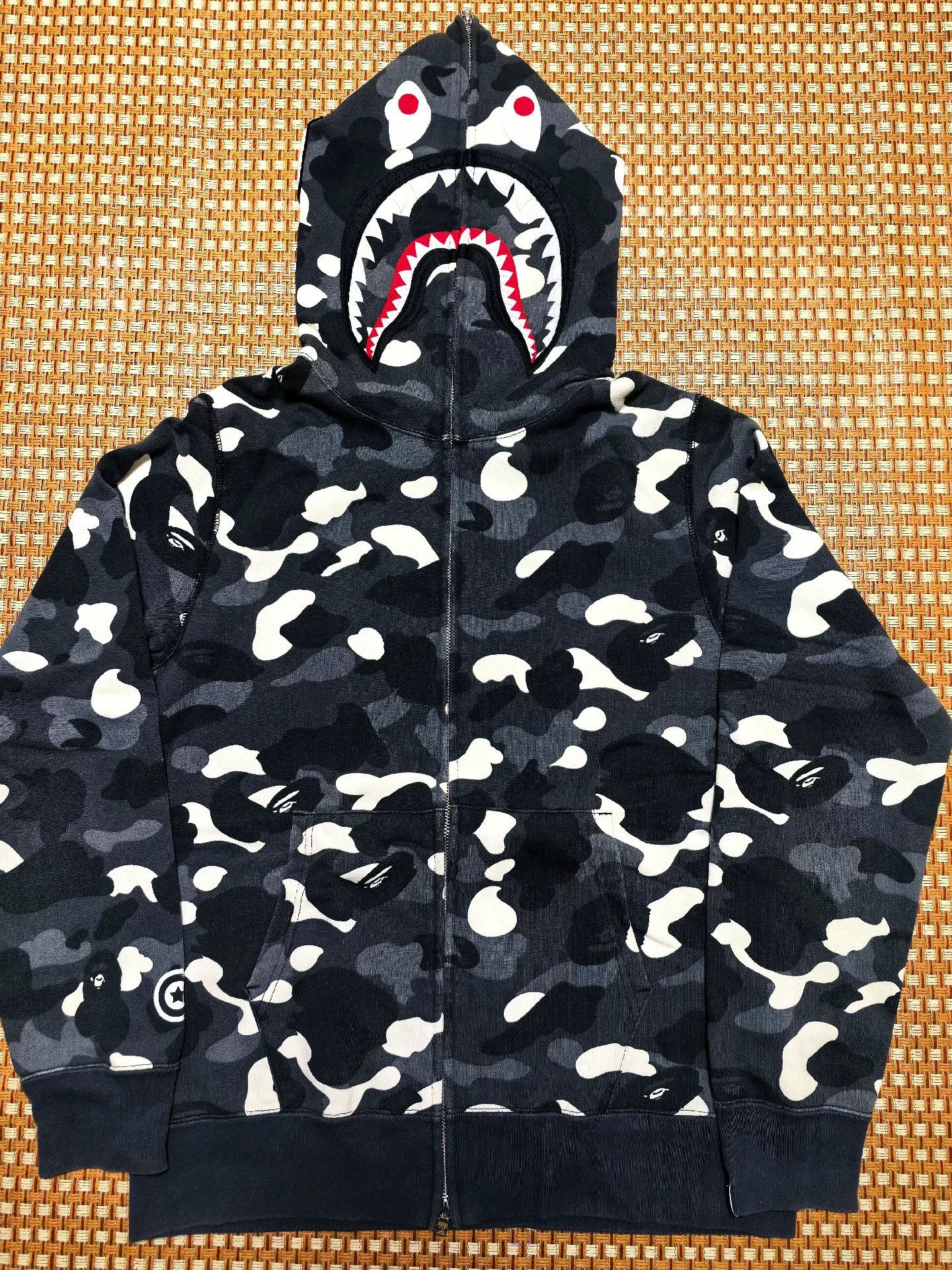Bape Bape Multi Shark Sweatshirt Pullover Size US L / EU 52-54 / 3 - 1 Thumbnail