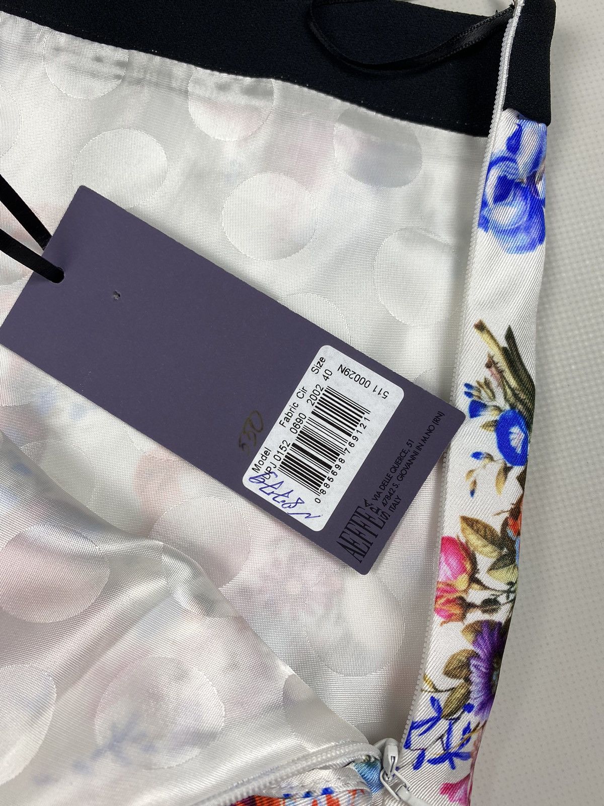 Emanuel Ungaro BNWT! Emanuel Ungaro ladies silk floral patterns skirt Size 27" / US 4 / IT 40 - 11 Thumbnail