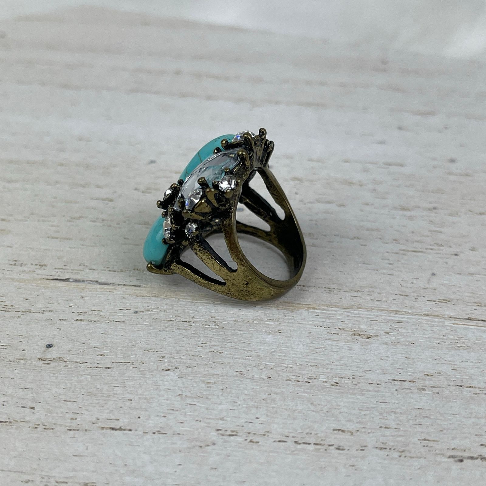 Urban Outfitters VTG Y2K Urban Outfitters Turquoise Howlite Ring Gold 6-6.5 Size ONE SIZE - 9 Thumbnail