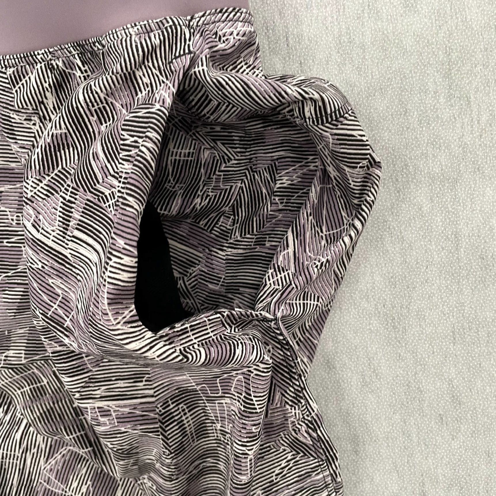 Lululemon Lululemon Short Adult Small Gray Purple Unlined Pockets Stretch Logo Mens S Size US 29 - 6 Thumbnail