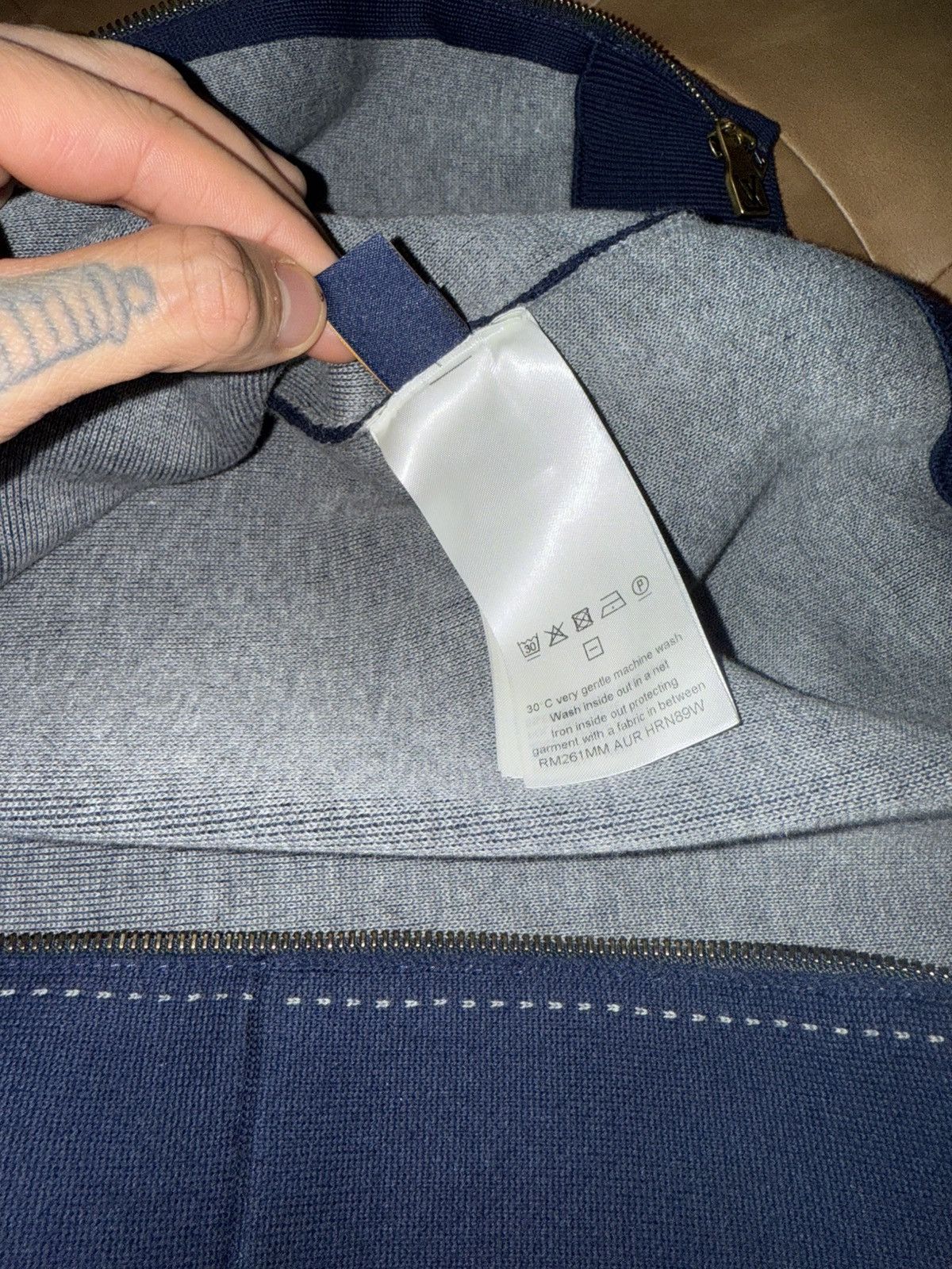 Louis Vuitton Louis vuitton logo zip up hoodie Size US M / EU 48-50 / 2 - 8 Thumbnail