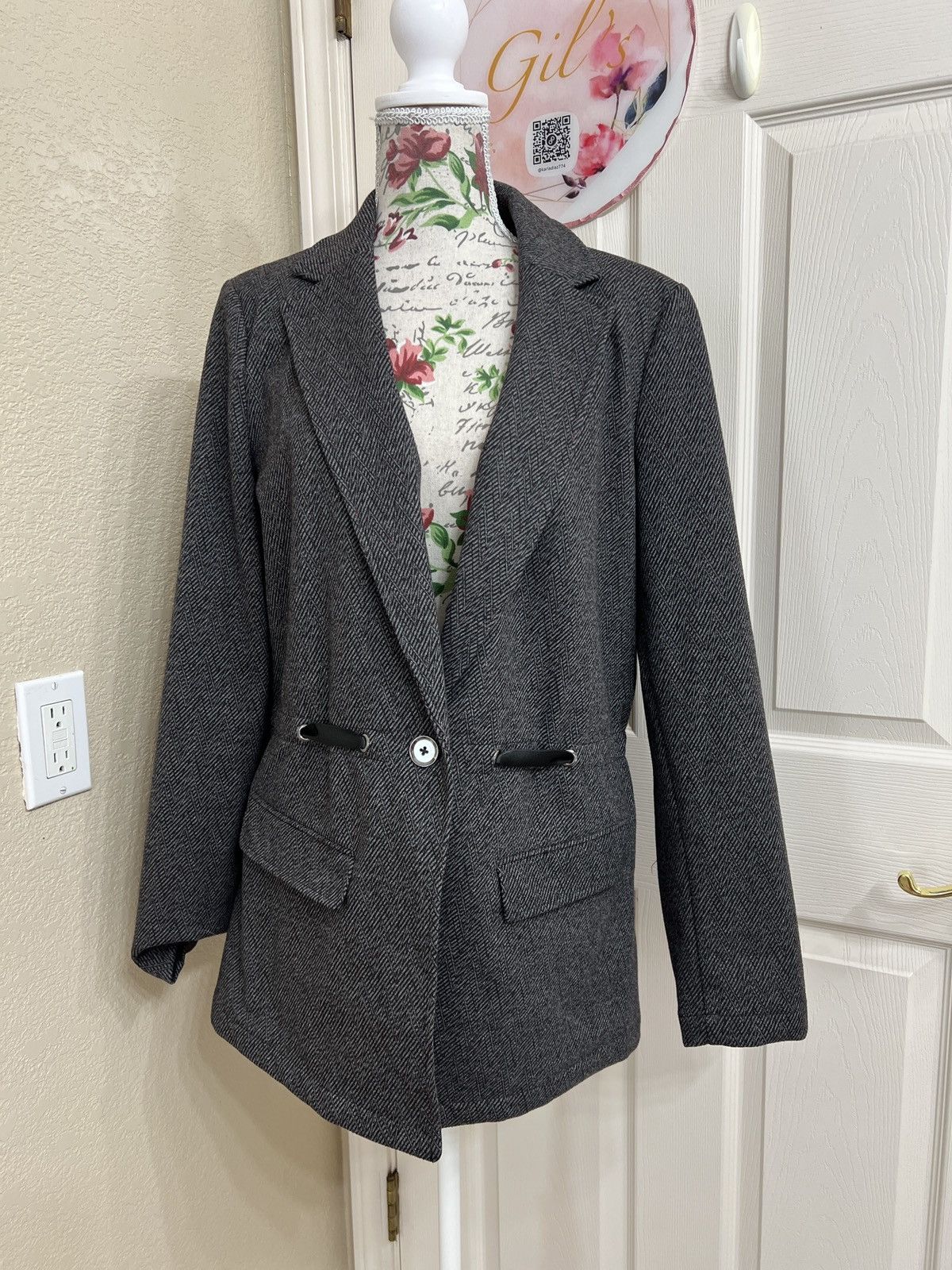 White House Black Market White House black market gray Blazer size XL Size XL / US 12-14 / IT 48-50 - 1 Thumbnail