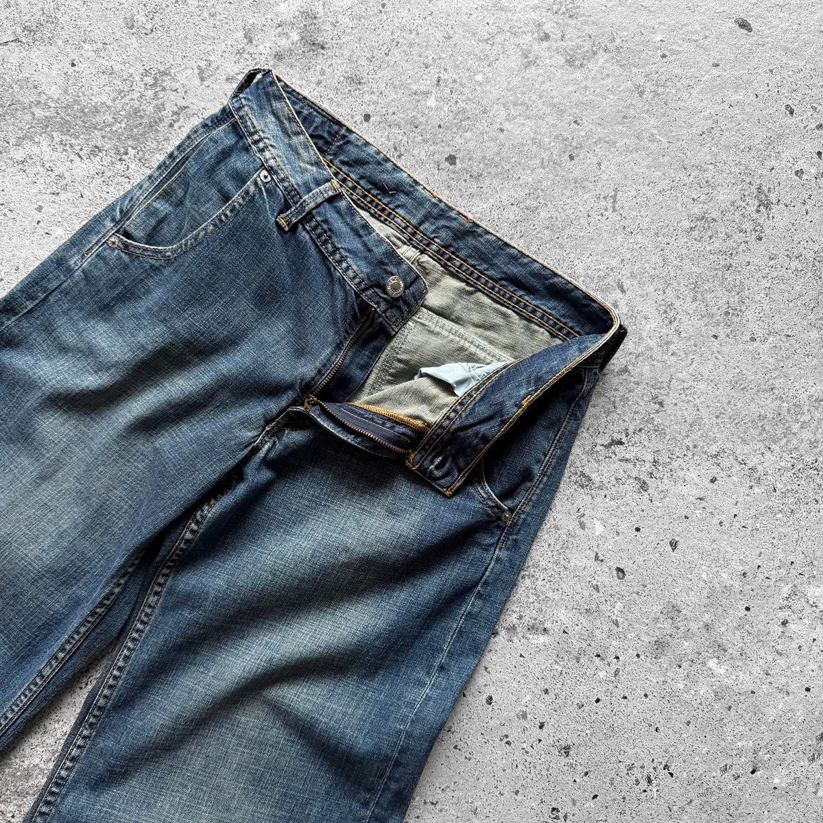 Levi's Vintage Clothing Levis Wmns Vintage Y2K Blue Denim Flap Pocket Wide Leg Jeans Size 30" / US 8 / IT 44 - 3 Thumbnail