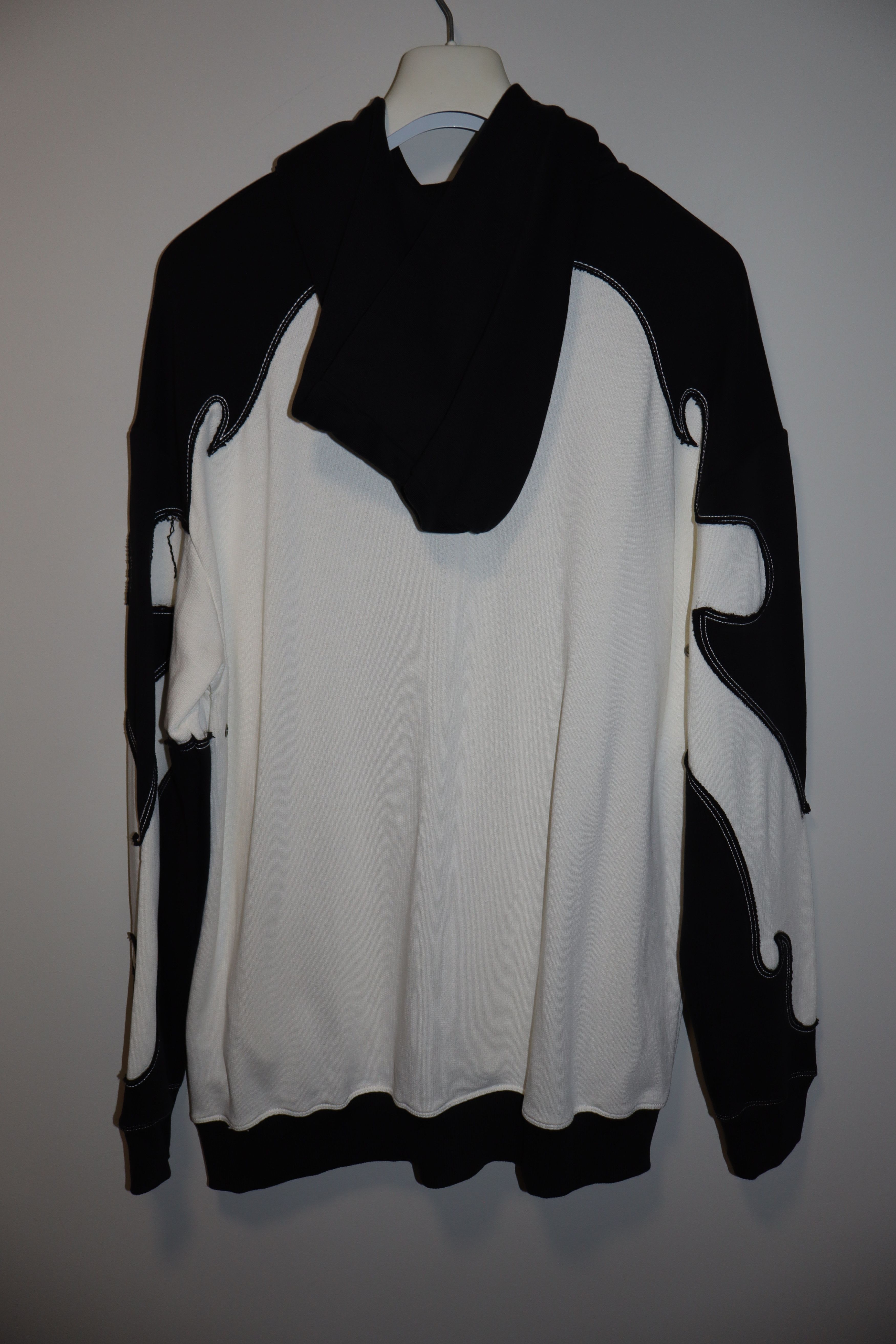Balmain Baroque logo print hoodie Size US XXL / EU 58 / 5 - 8 Thumbnail