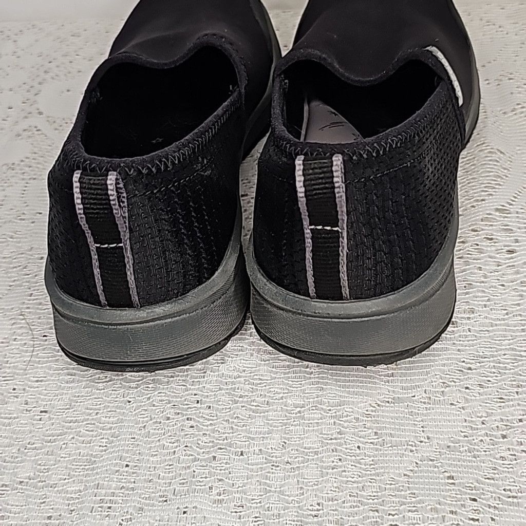 The Unbranded Brand Bzees Glee stretchable slip on black walking shoes sz 9.5 Size US 9.5 / IT 39.5 - 3 Thumbnail