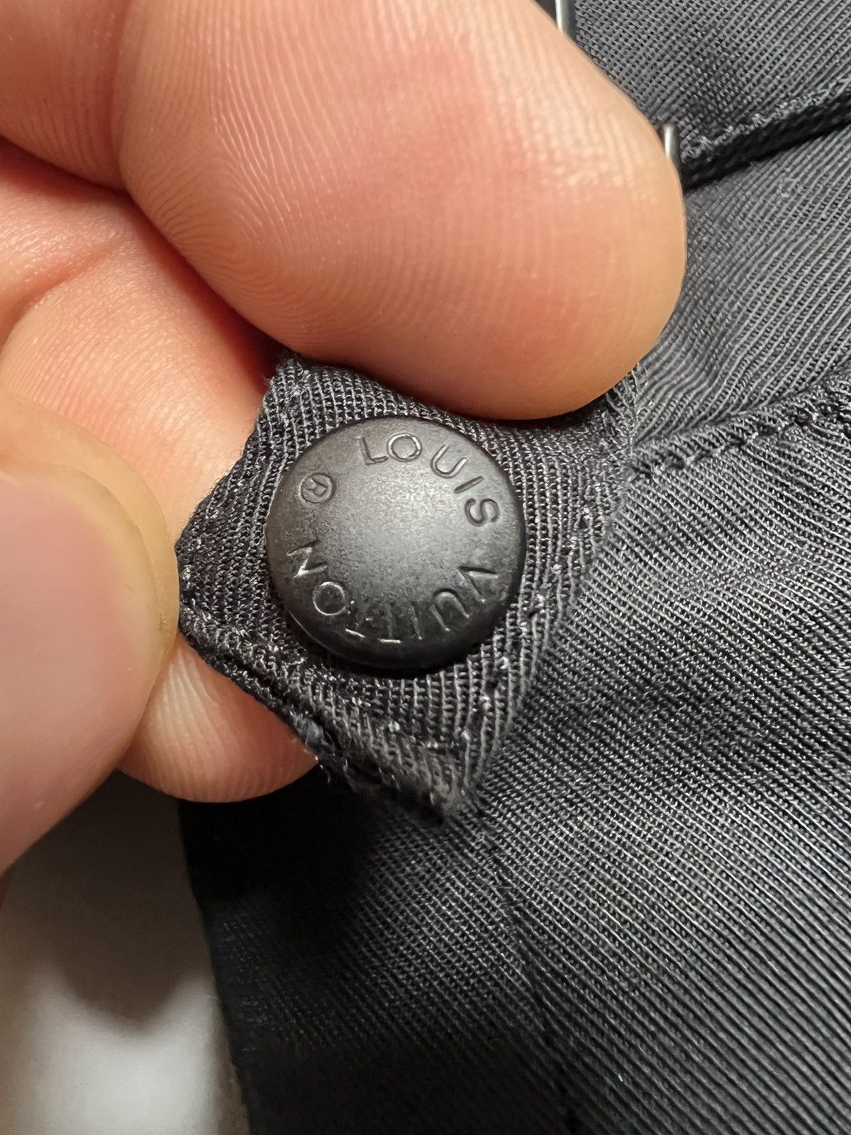 Louis Vuitton Grail Louis Vuitton Matte Black LV Logo waist buckle Trouser Size US 34 / EU 50 - 7 Thumbnail