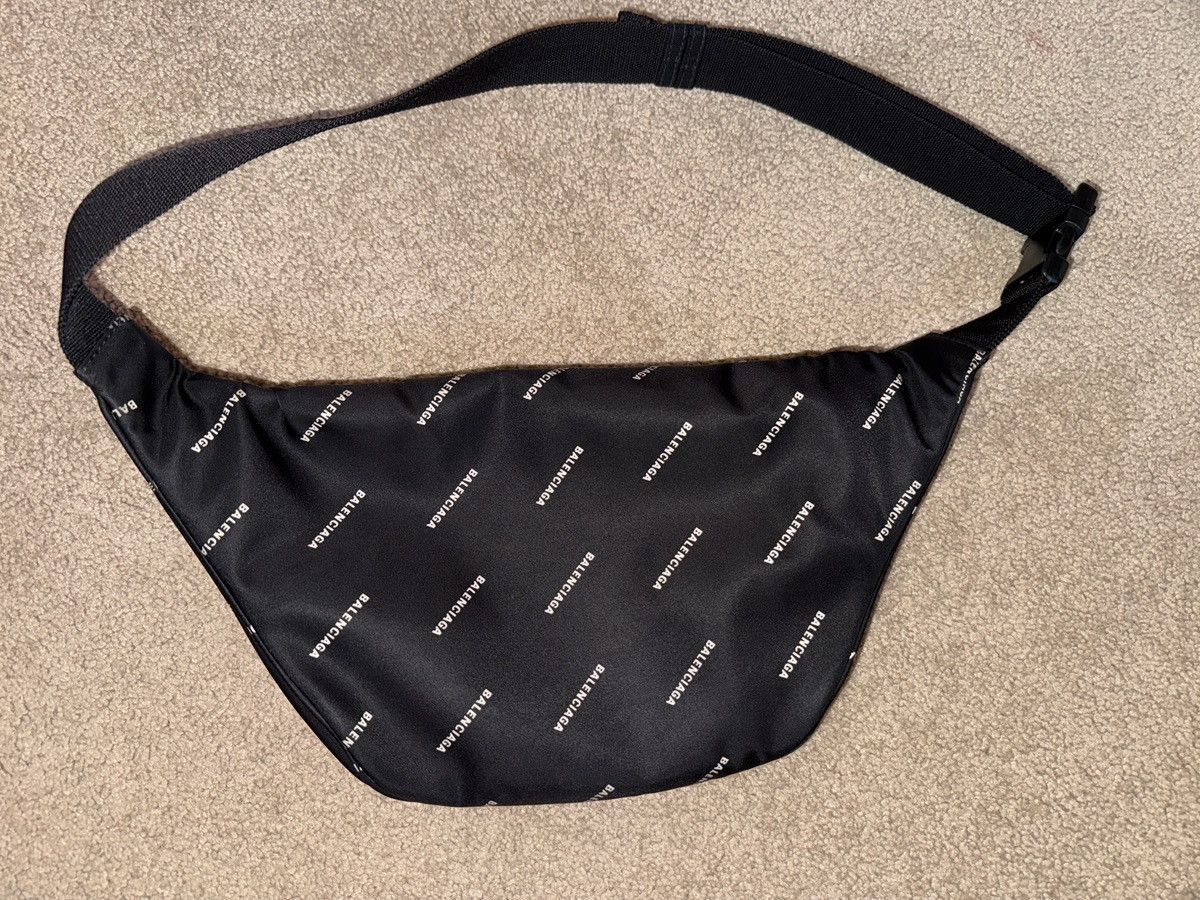 Balenciaga BALENCIAGA ALL OVER PRINT LOGO NYLON WAIST BAG Size ONE SIZE - 14 Thumbnail