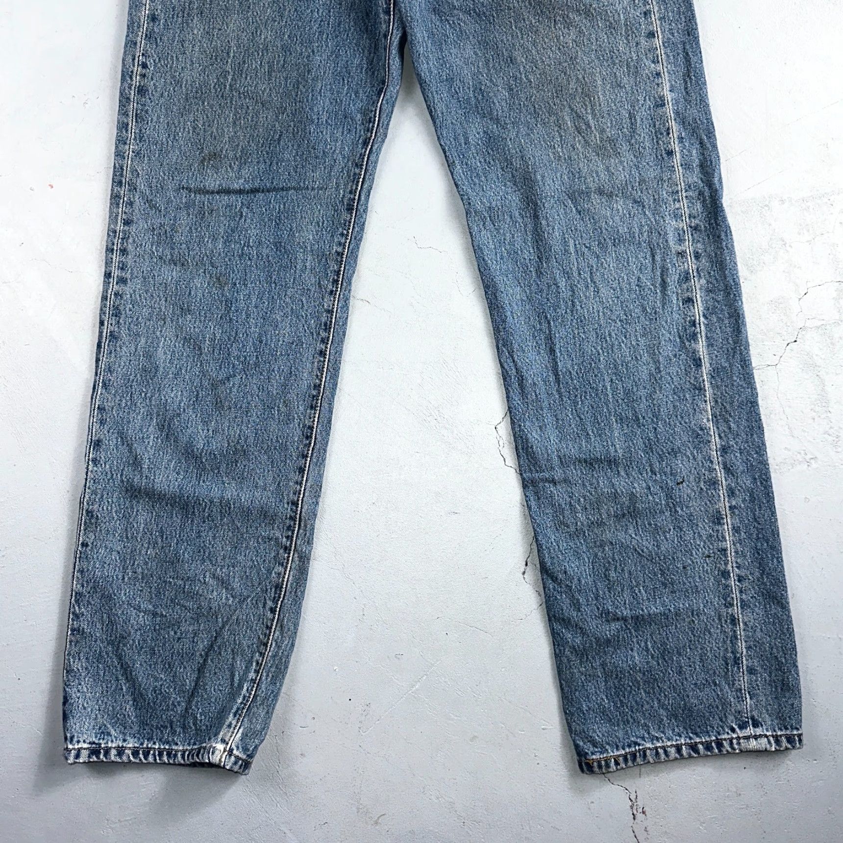 Levi's VINTAGE Levi's 501 Straight Leg Jeans 90s Mid Wash 36x34 Denim Comfort Mens Size US 36 / EU 52 - 3 Thumbnail
