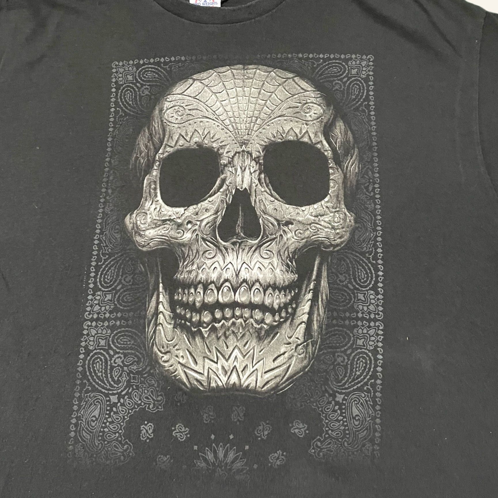 Vintage VINTAGE Delta Pro Weight Skull Shirt Black XL Mens Short Sleeve Cotton Bandana Paisley T-Shirt Size US XL / EU 56 / 4 - 2 Thumbnail