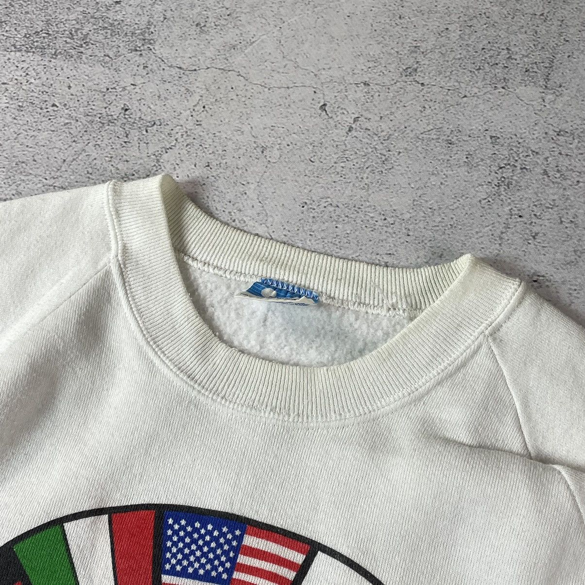 Disney × Vintage 1982 Walt Disney World Mickey Mouse Center Flags Sweatshirt Size US L / EU 52-54 / 3 - 7 Thumbnail