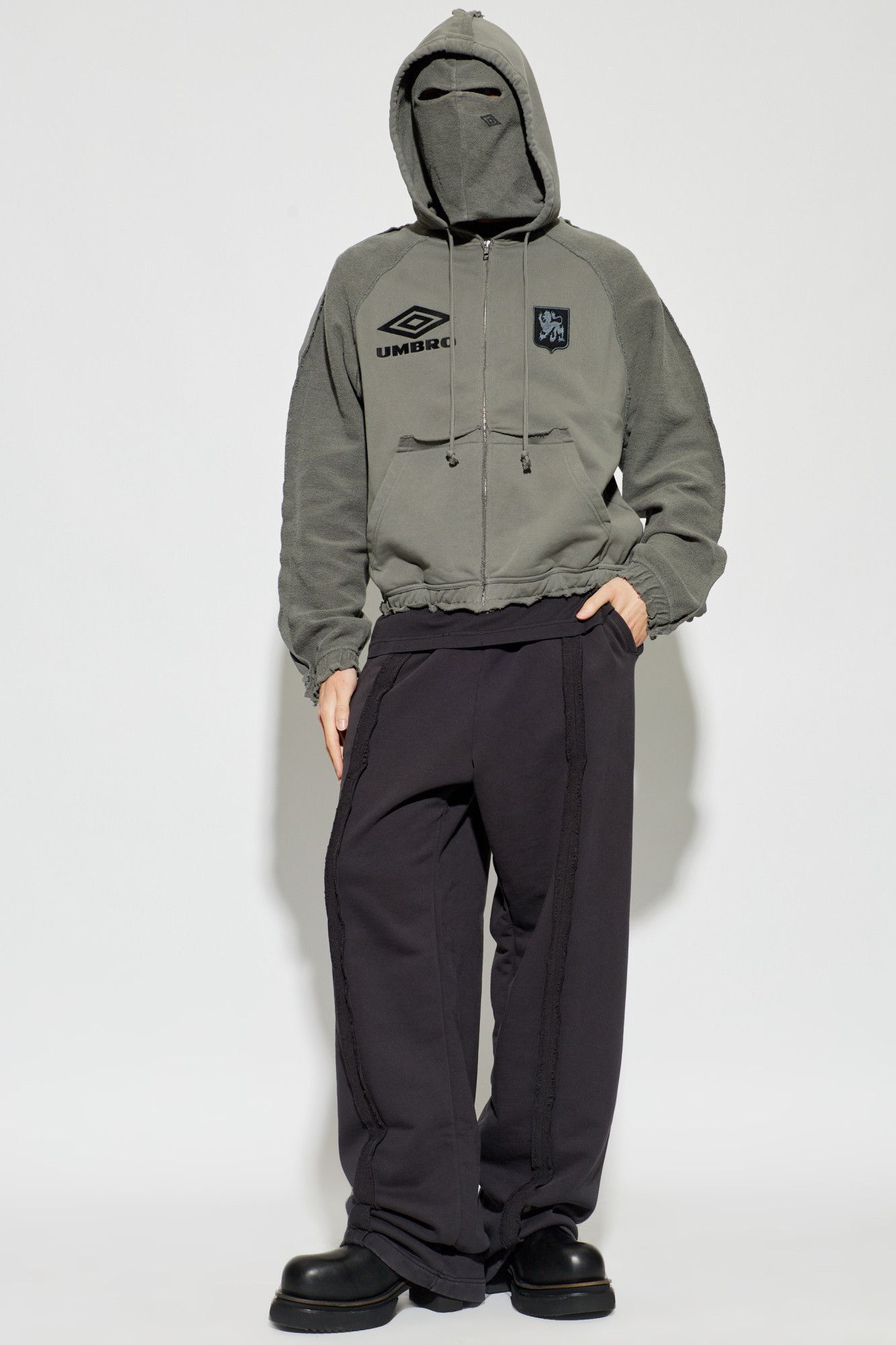 Slam Jam × Umbro Grey Royal Arms Logo Masked Oversized Hoodie Size US M / EU 48-50 / 2 - 3 Thumbnail