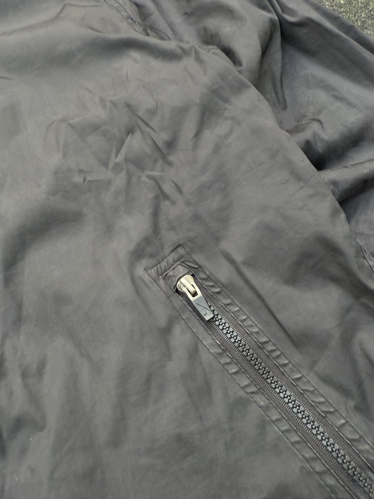 Nike 90’s NIKE RARE SWOOSH LOGO Y2K RETROVINTAGE ZIP NYLON JACKET Size US L / EU 52-54 / 3 - 5 Thumbnail
