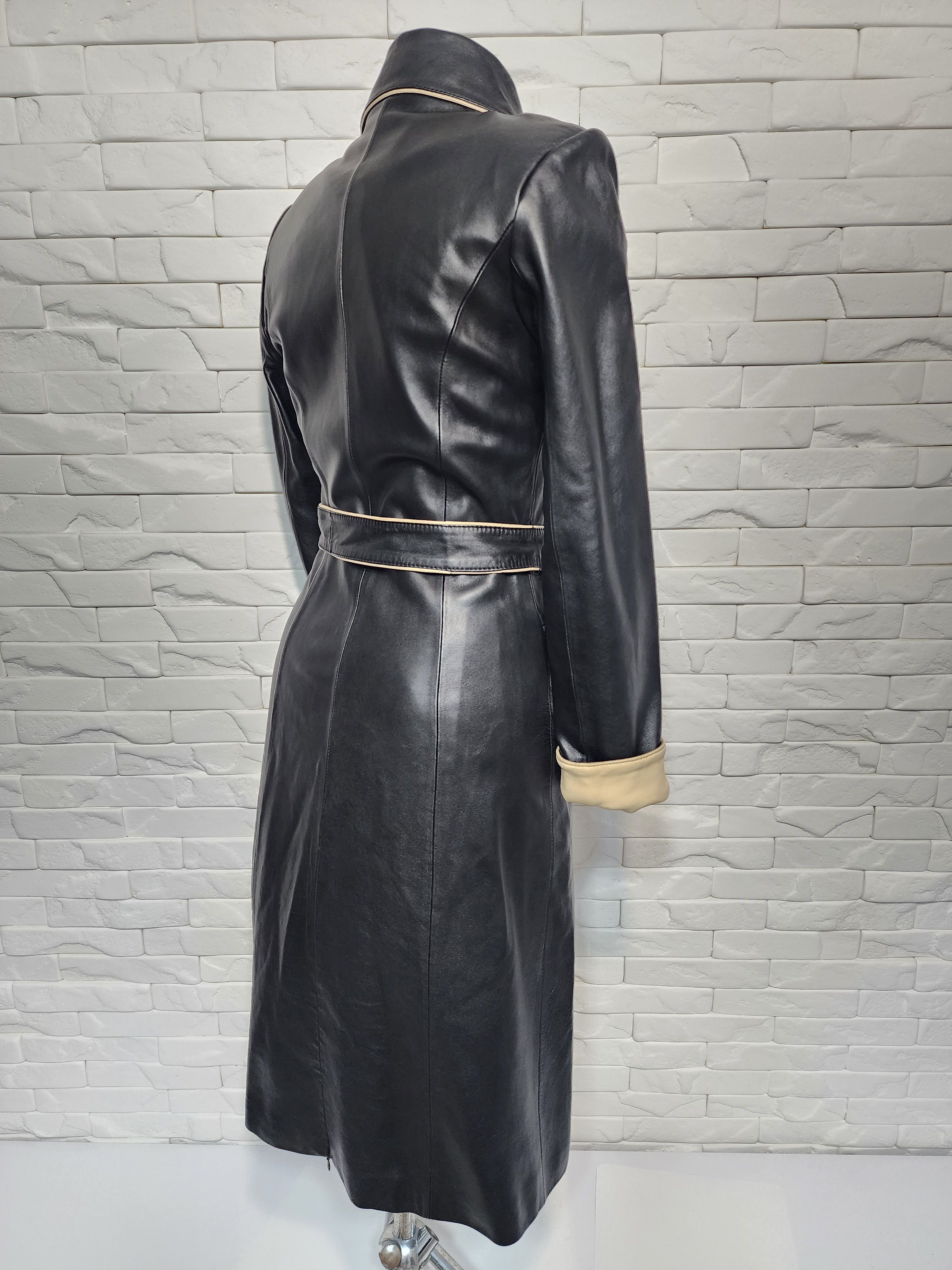 Designer Women black leather raincoat. Size S / US 4 / IT 40 - 5 Thumbnail