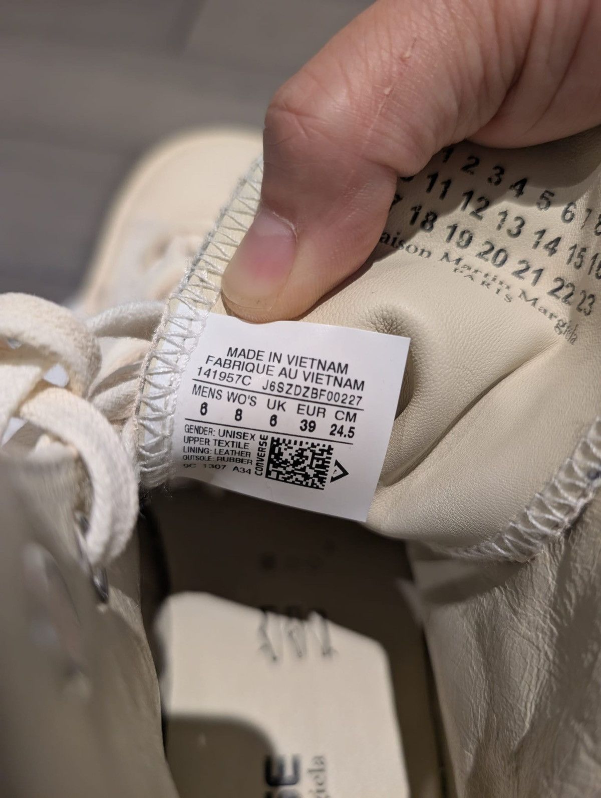 Converse × Maison Margiela Maison Martin Margiela X Converse Painted Chuck Taylor High Size US 6 / EU 39 - 2 Thumbnail