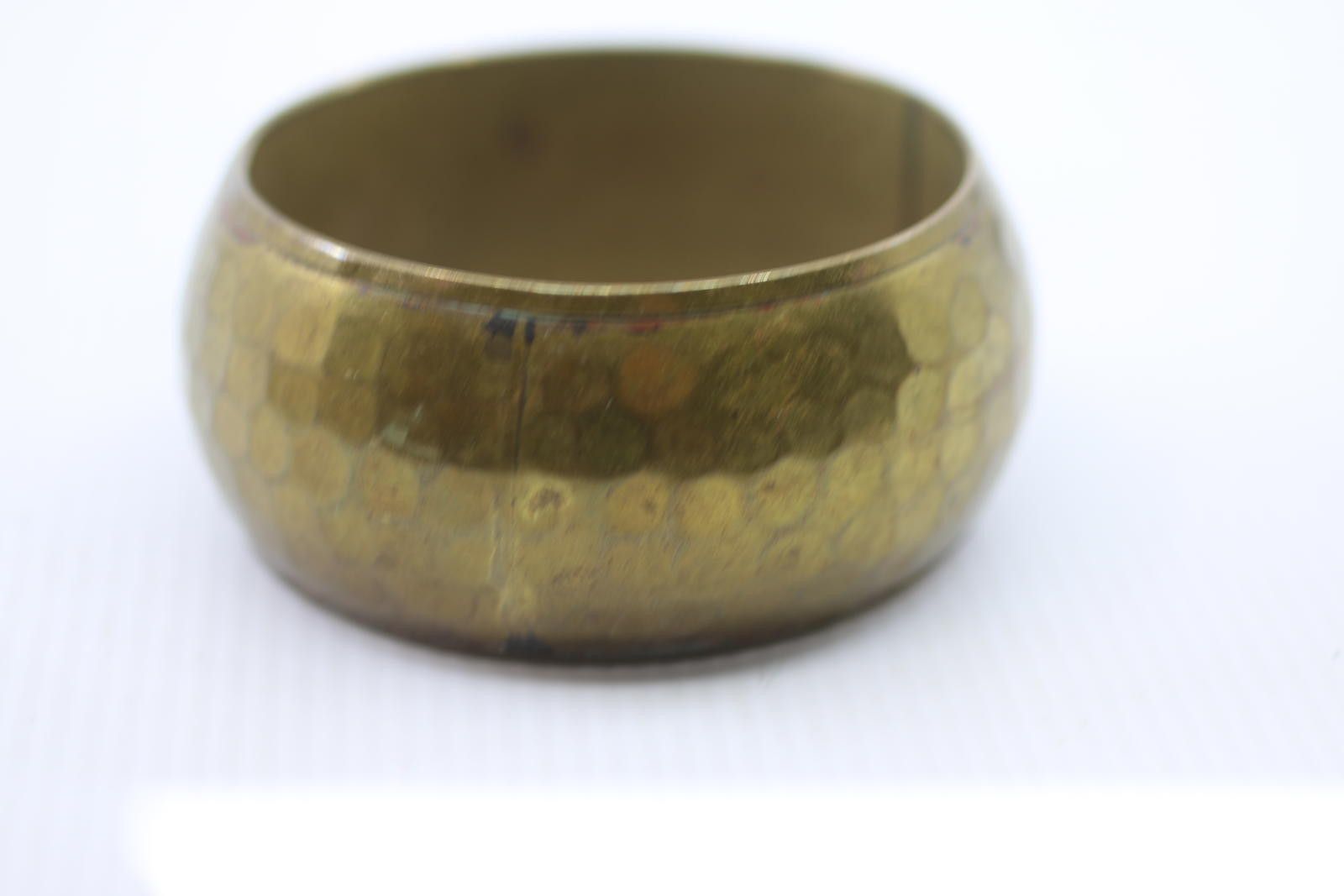 The Unbranded Brand Vintage Wide Hammered Brass Bangle Bracelet Boho Jewelwey Size ONE SIZE - 2 Thumbnail
