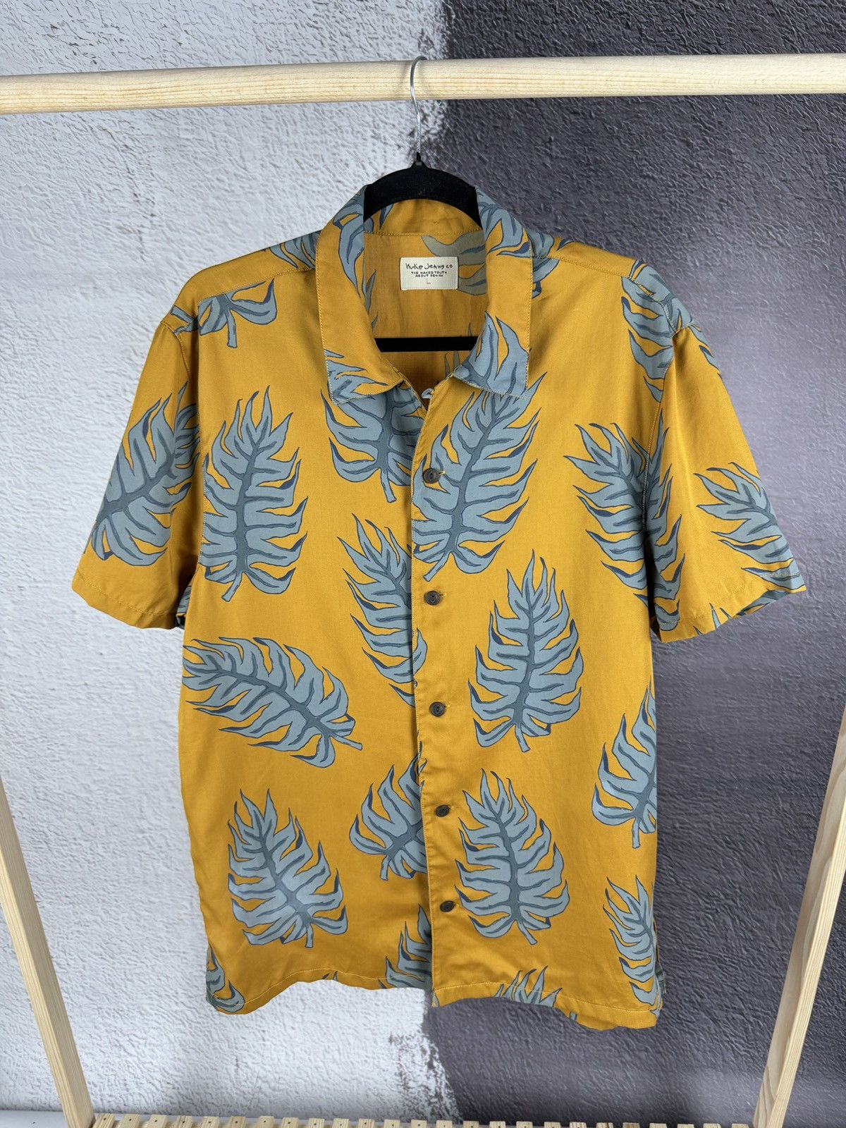 Nudie Jeans NUDIE JEANS CO. Mens ARVID LEAF Floral LOOP COLLAR Shirt Size US L / EU 52-54 / 3 - 1 Thumbnail