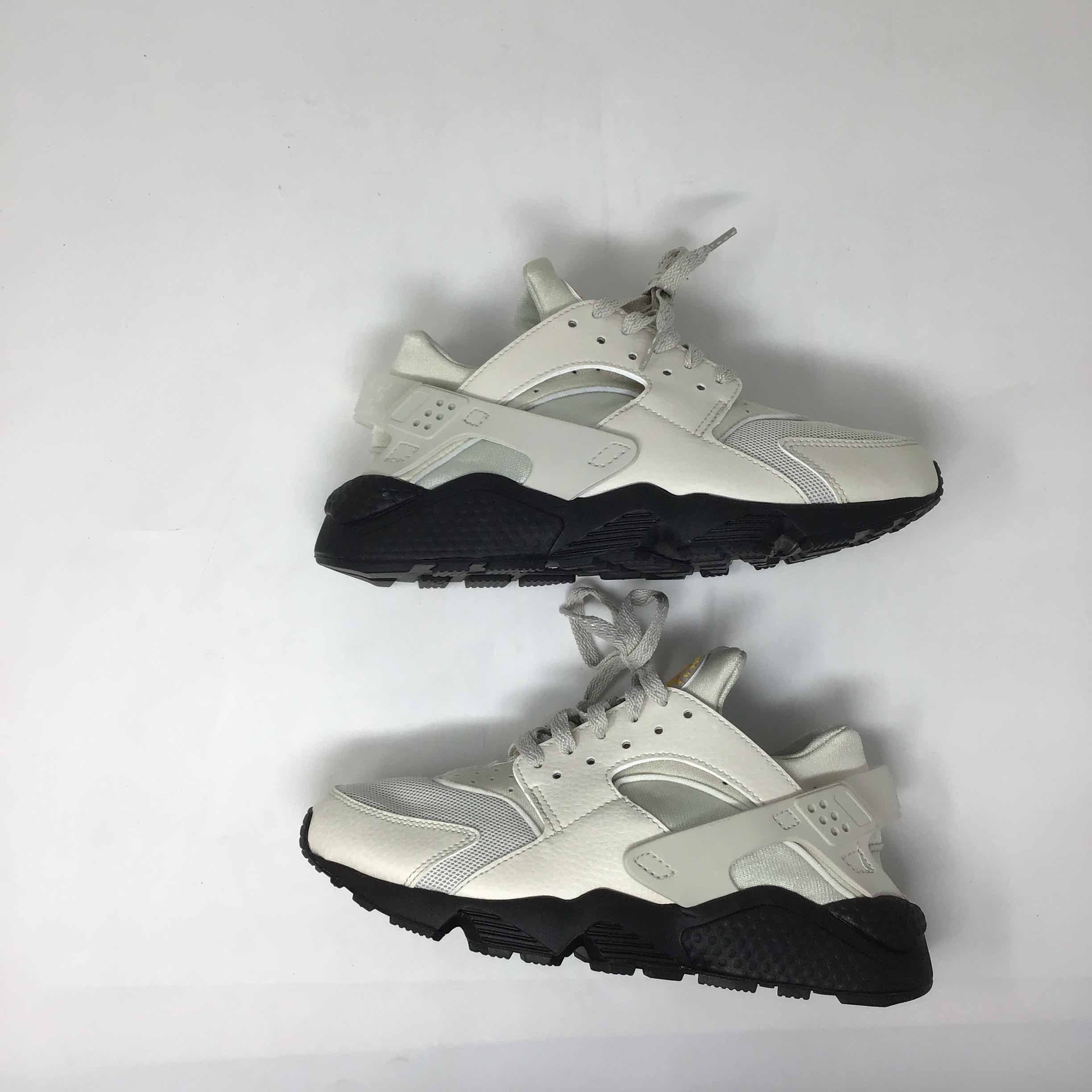 image of Nike Air Huarache Sail Reflective Mesh Shoes in White, Men's (Size 7)