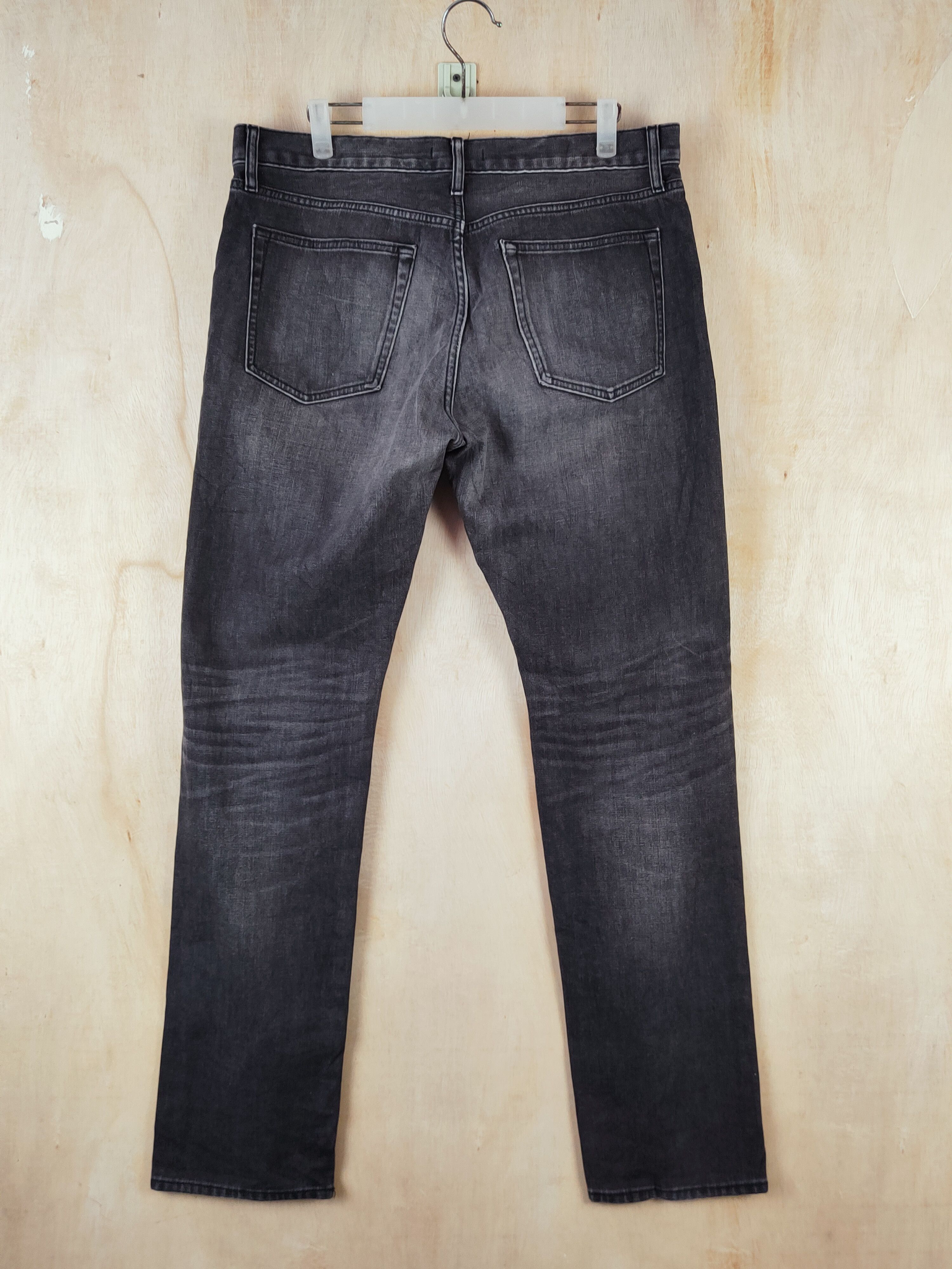 Japanese Brand Uniqlo Black Faded Faded Distressed Ripped Jeans #S2647 Size US 35 - 7 Thumbnail