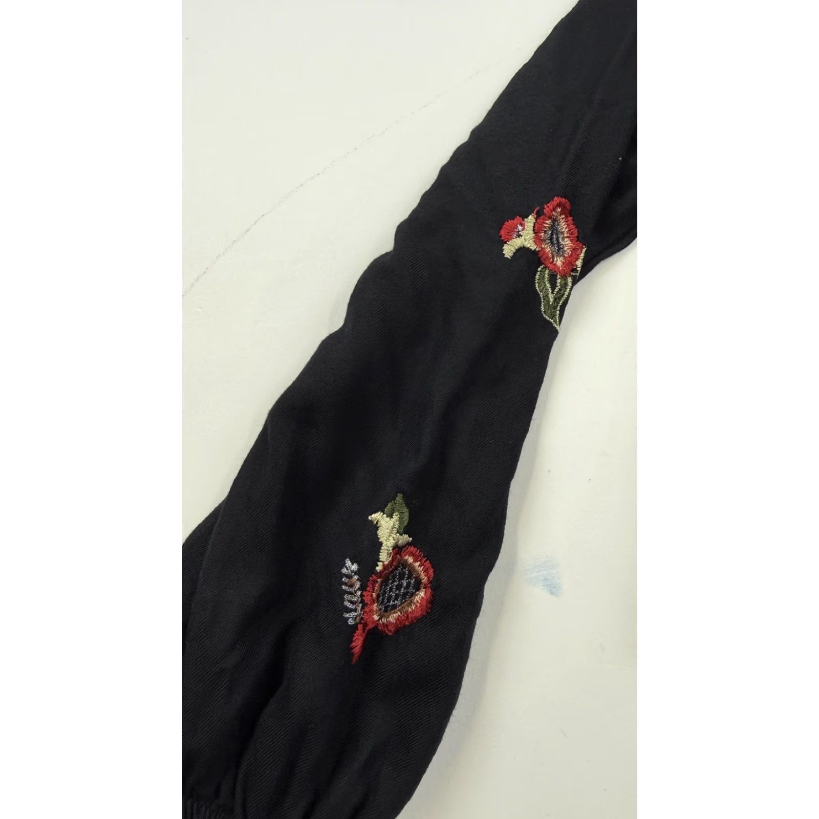 Zara VINTAGE Zara Basic Blouse Womens L Black Embroidered Floral Boho Ruffle Long Sleeve Size L / US 10 / IT 46 - 4 Thumbnail