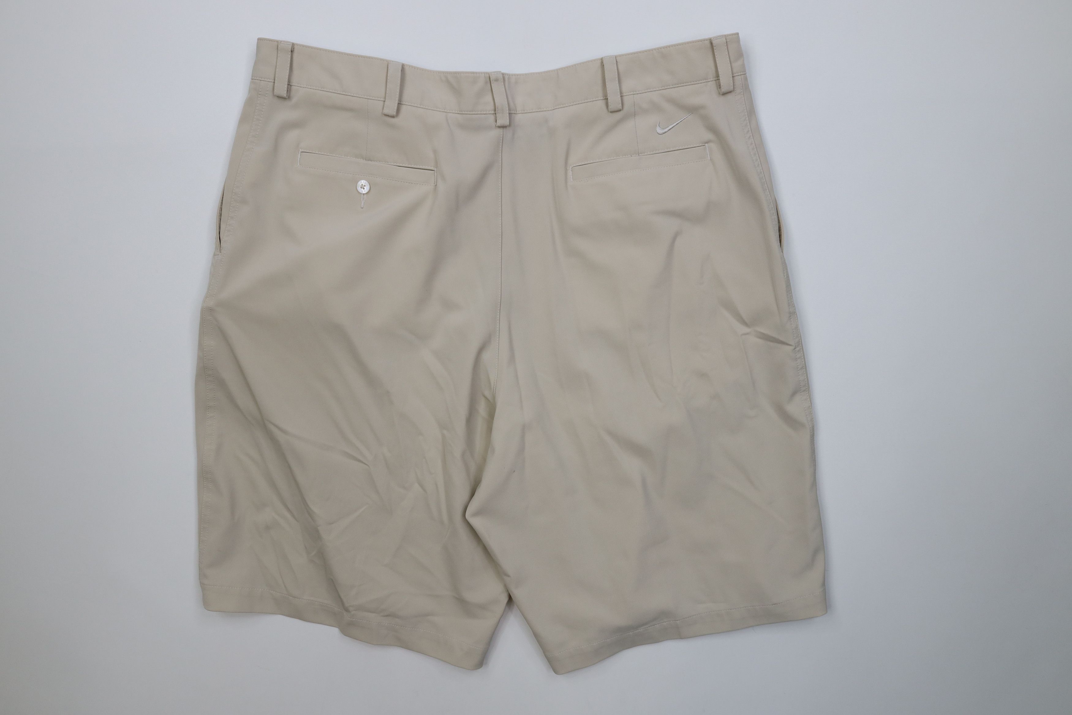 Nike Vintage Y2K Nike Golf Mini Swoosh Tech Chino Shorts Stone Size US 38 / EU 54 - 9 Thumbnail