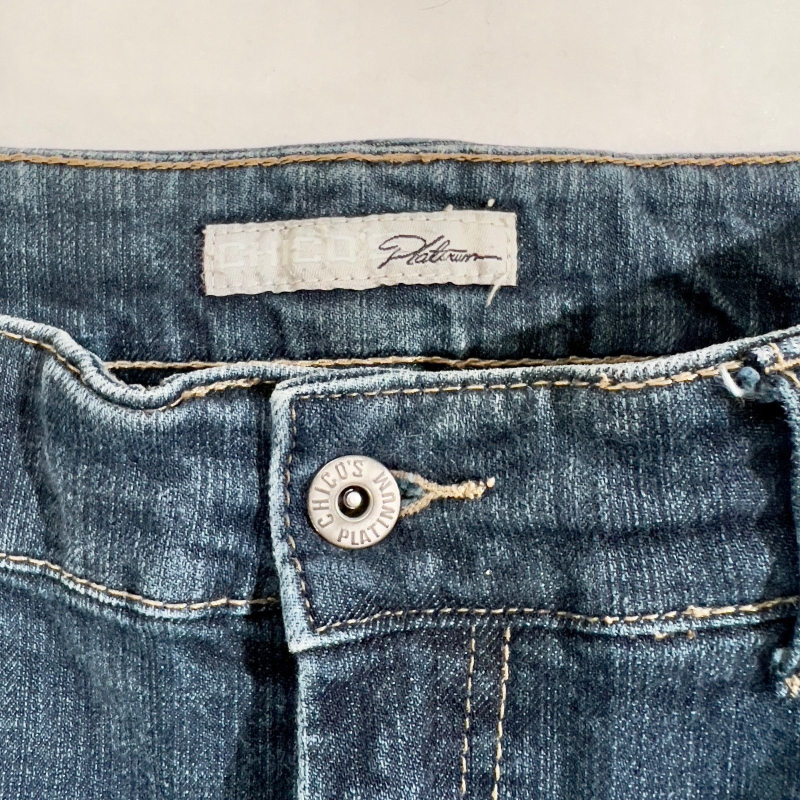 Chicos Chico's Platinum Jeans Woman's Denim Embroidered Pockets Size 30" / US 8 / IT 44 - 3 Thumbnail