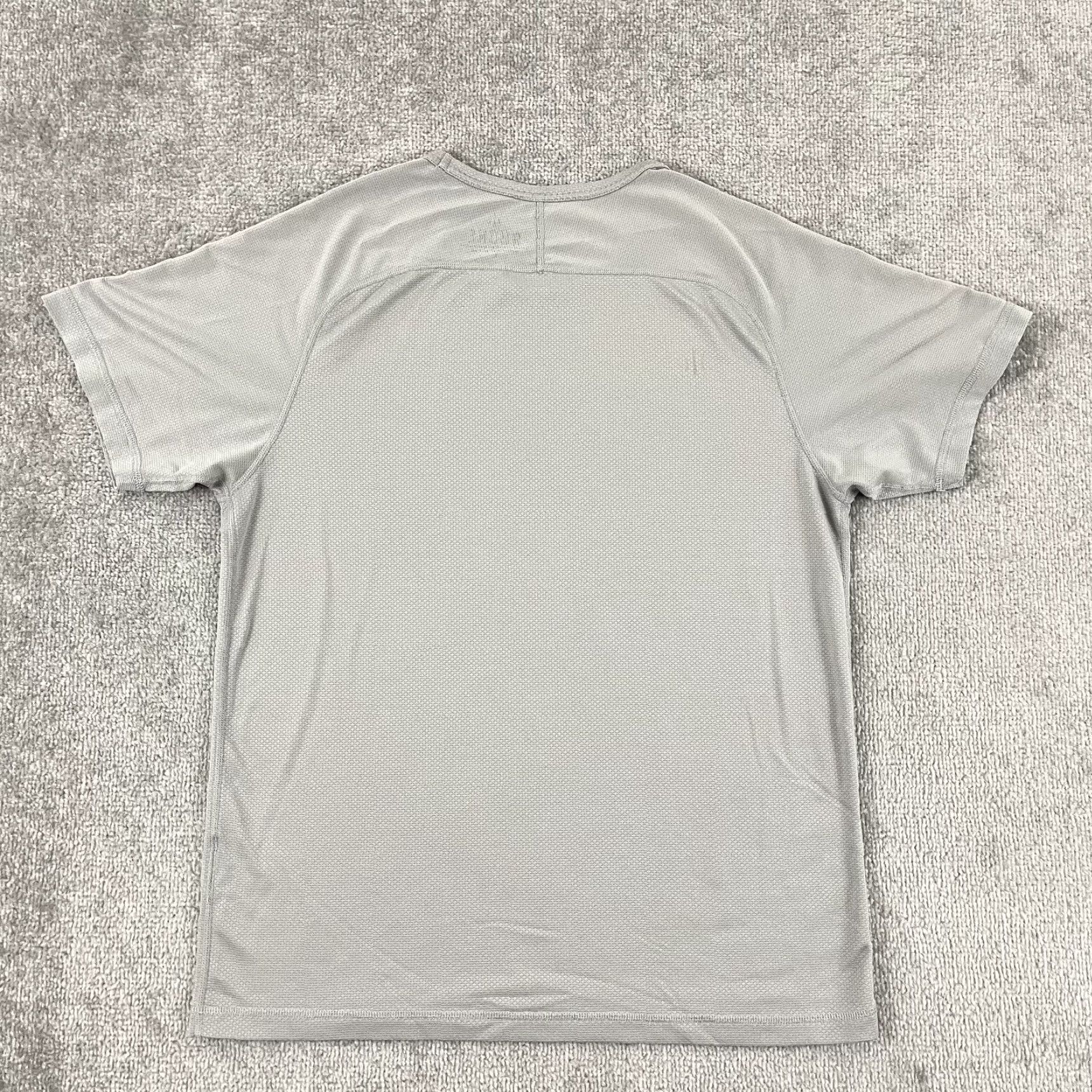 Rhone RHONE Shirt Mens Large Gray Athletic Workout Gym Training Short Sleeve Casual Size US L / EU 52-54 / 3 - 7 Thumbnail