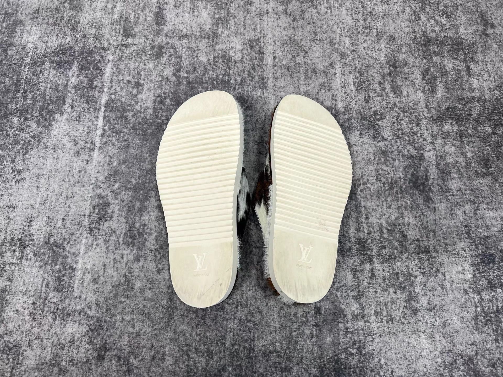 Louis Vuitton LV EASY Suede Birkenstock Slippers K1 Size US 7 / EU 40 - 8 Thumbnail