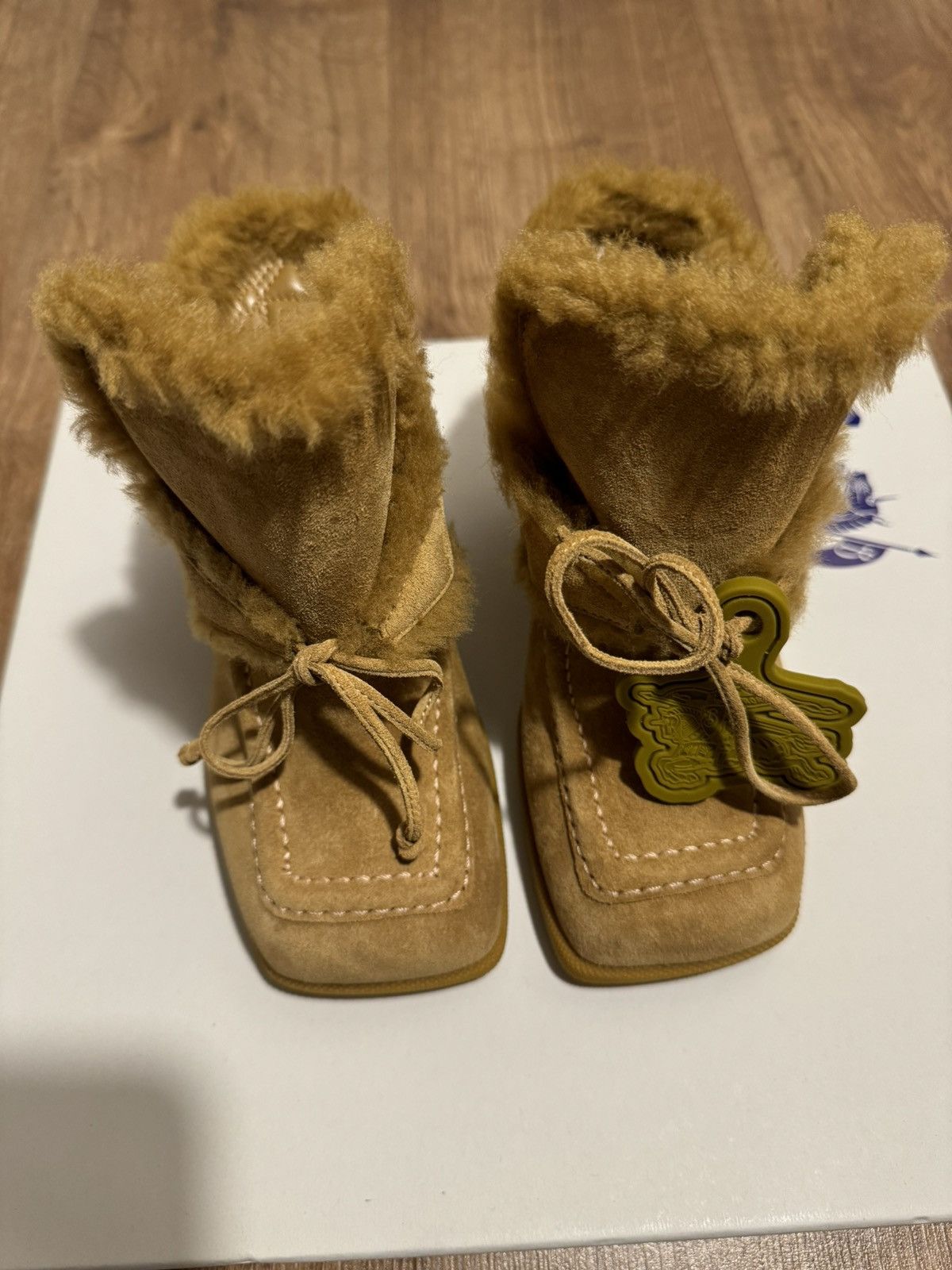 Burberry Burberry shearling boots-mules brown-mustard, size 35 It Size US 5 / IT 35 - 3 Thumbnail