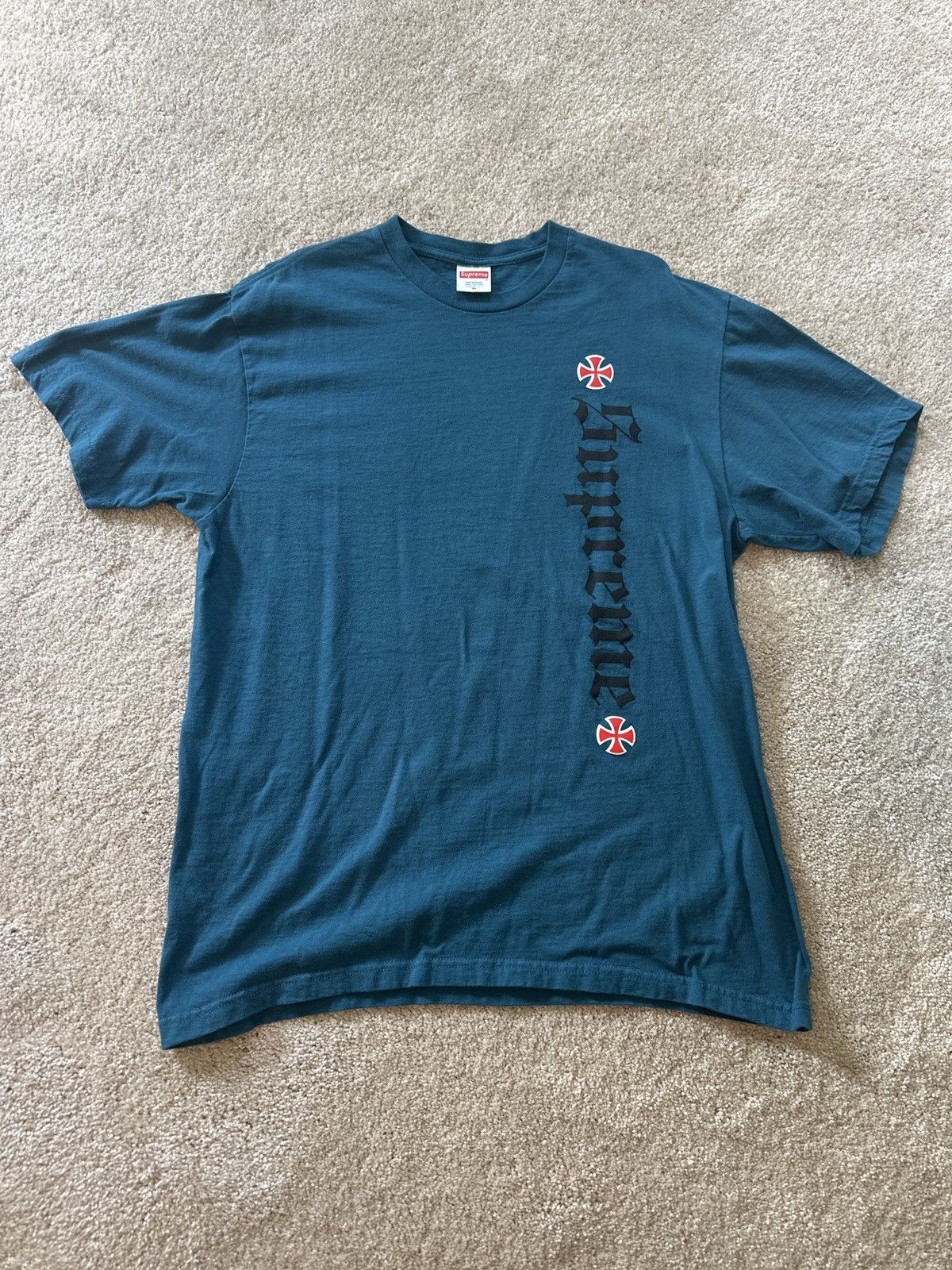 Independent Truck Co. × Supreme Supreme x Independent Old English Dark Slate Tee Size US M / EU 48-50 / 2 - 1 Thumbnail