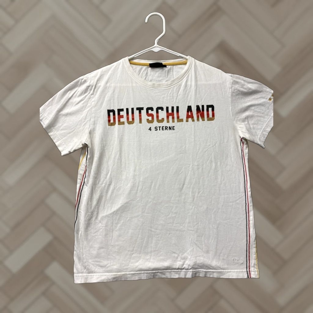 Vintage MANGUUN Graphic Shirt Mens Large Slim White Crew Neck Cotton Blend Short Sleeve Logo Front 2020s Mens Size US L / EU 52-54 / 3 - 1 Thumbnail
