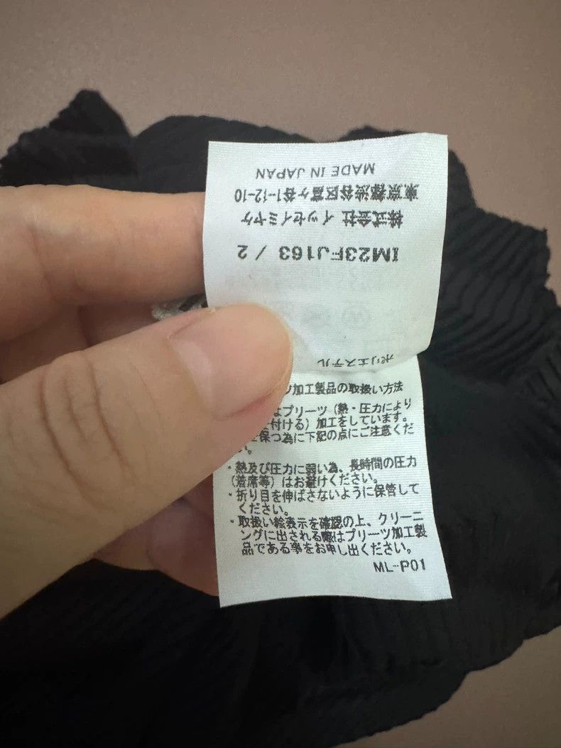 Issey Miyake Issey Miyake Black pleated short-sleeved shirt Size M / US 6-8 / IT 42-44 - 4 Thumbnail