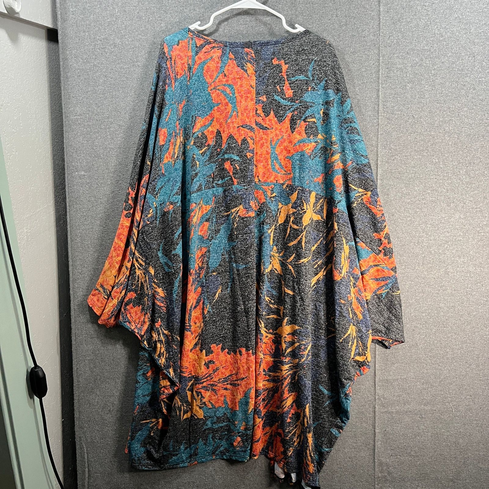 Other Attitudes by Renee Global Illusions Casknit Cocoon Size XL / US 12-14 / IT 48-50 - 2 Thumbnail