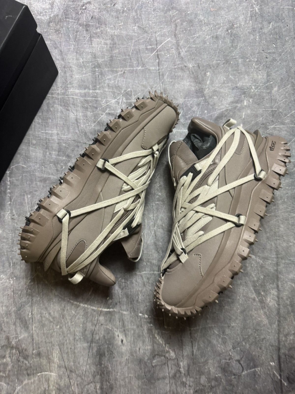Moncler × Rick Owens Rick Owens Moncler Megalace Trail Grip Sneakers in Dust Size US 8 / EU 41 - 2 Thumbnail