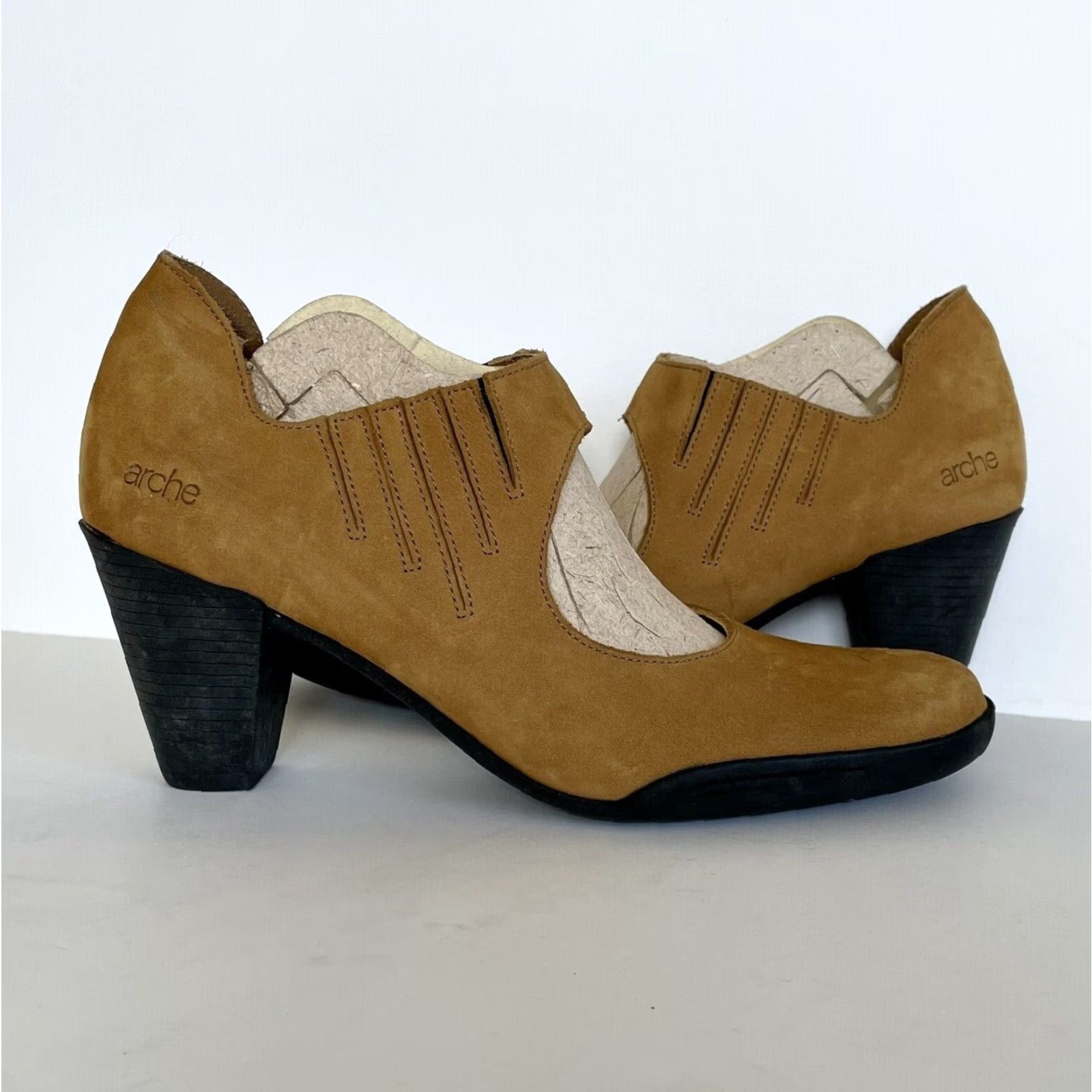 Vintage Arche France Suede Mary Jane Pumps Heels Size 38 US 7 Mustard Yellow Womens Mary Jane Heel Buckle Closure Vintage? Size US 7 / IT 37 - 2 Thumbnail