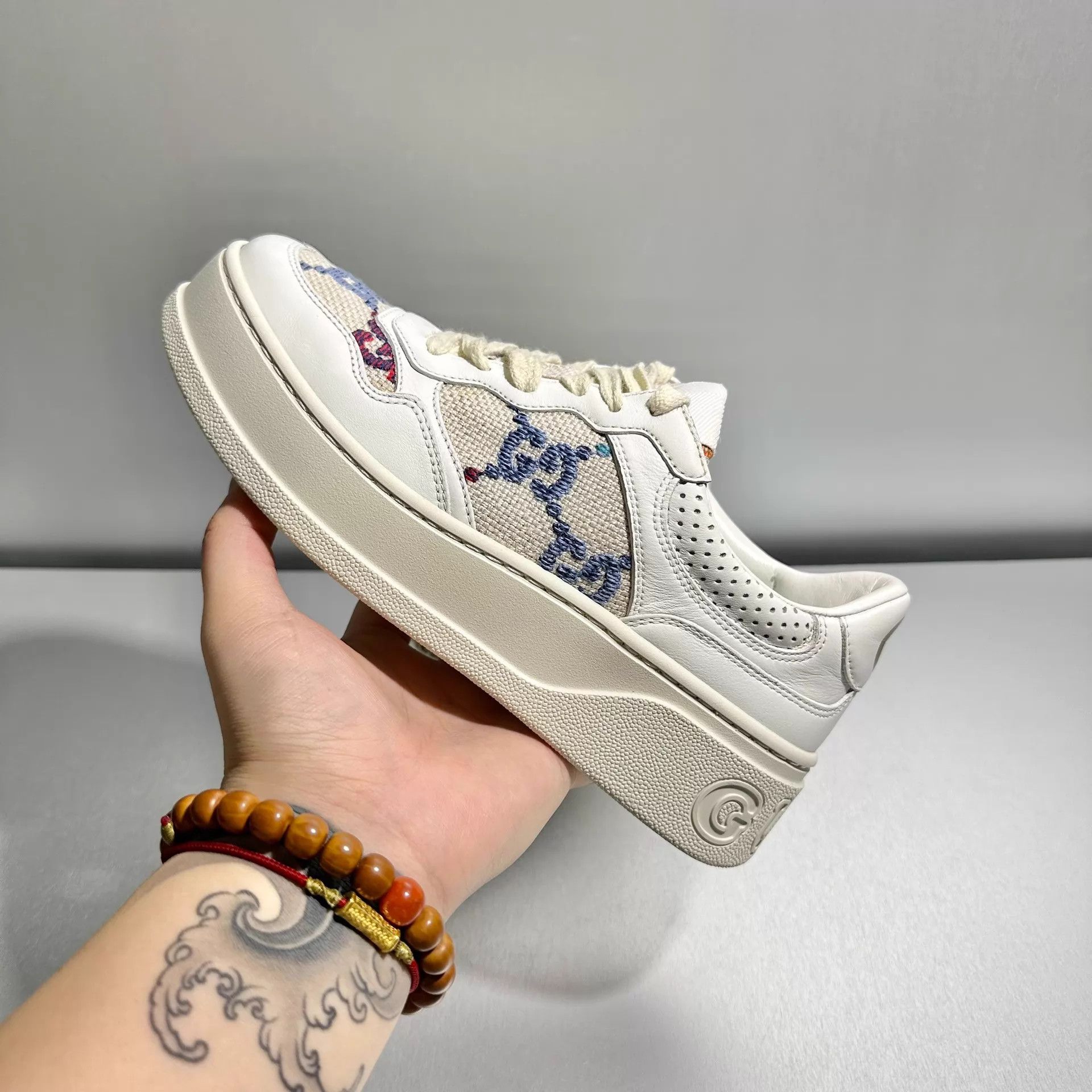Gucci Gucci biscuit platform sneaker 37.5 EU worn once mint Size US 7 / IT 37 - 9 Thumbnail