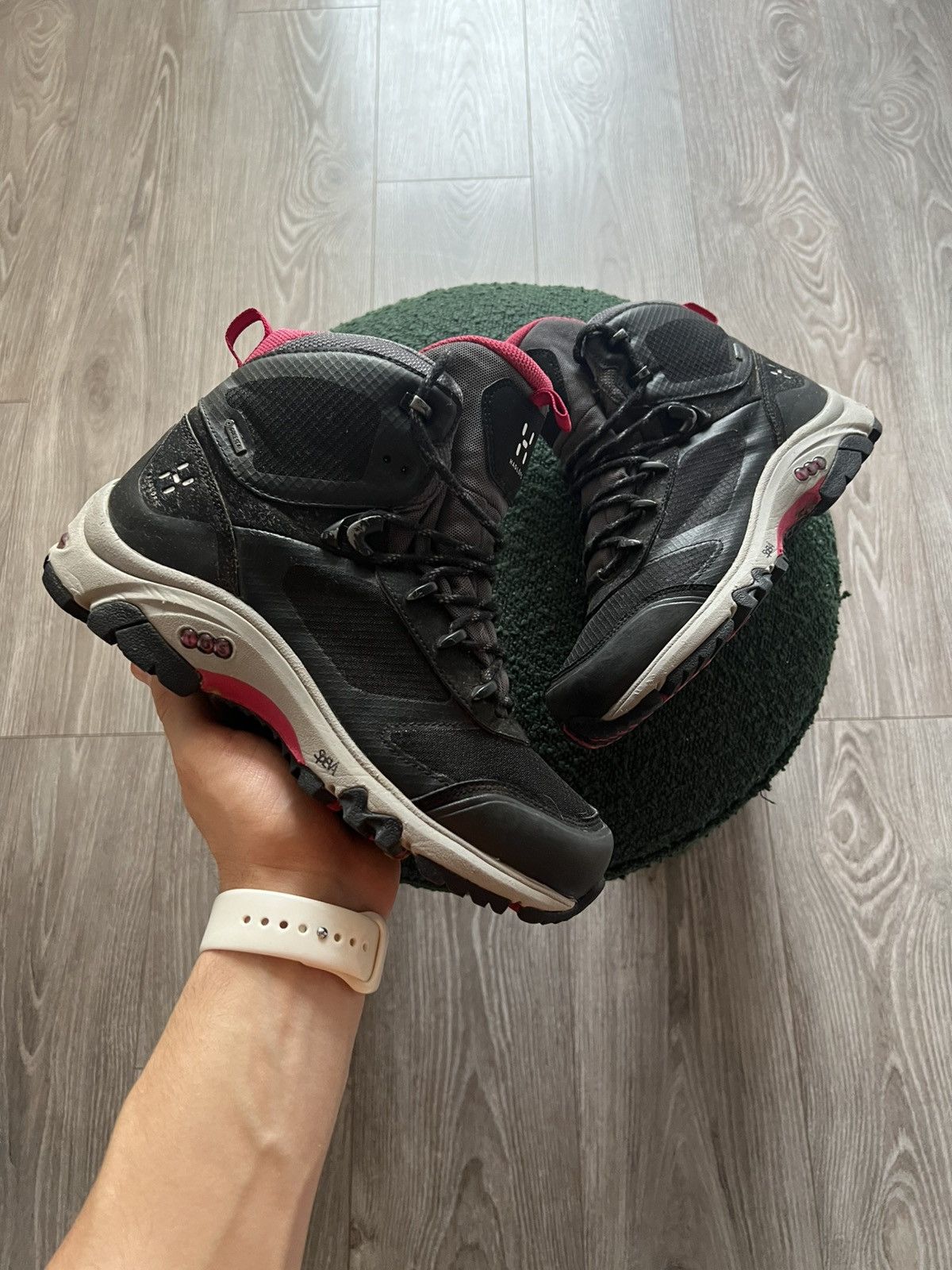 Asics × Goretex × Haglofs ‼️Haglofs x Asics Gel Observe Hi Q GT Wtprf Black/Pink Boots‼️ Size US 7 / IT 37 - 6 Thumbnail