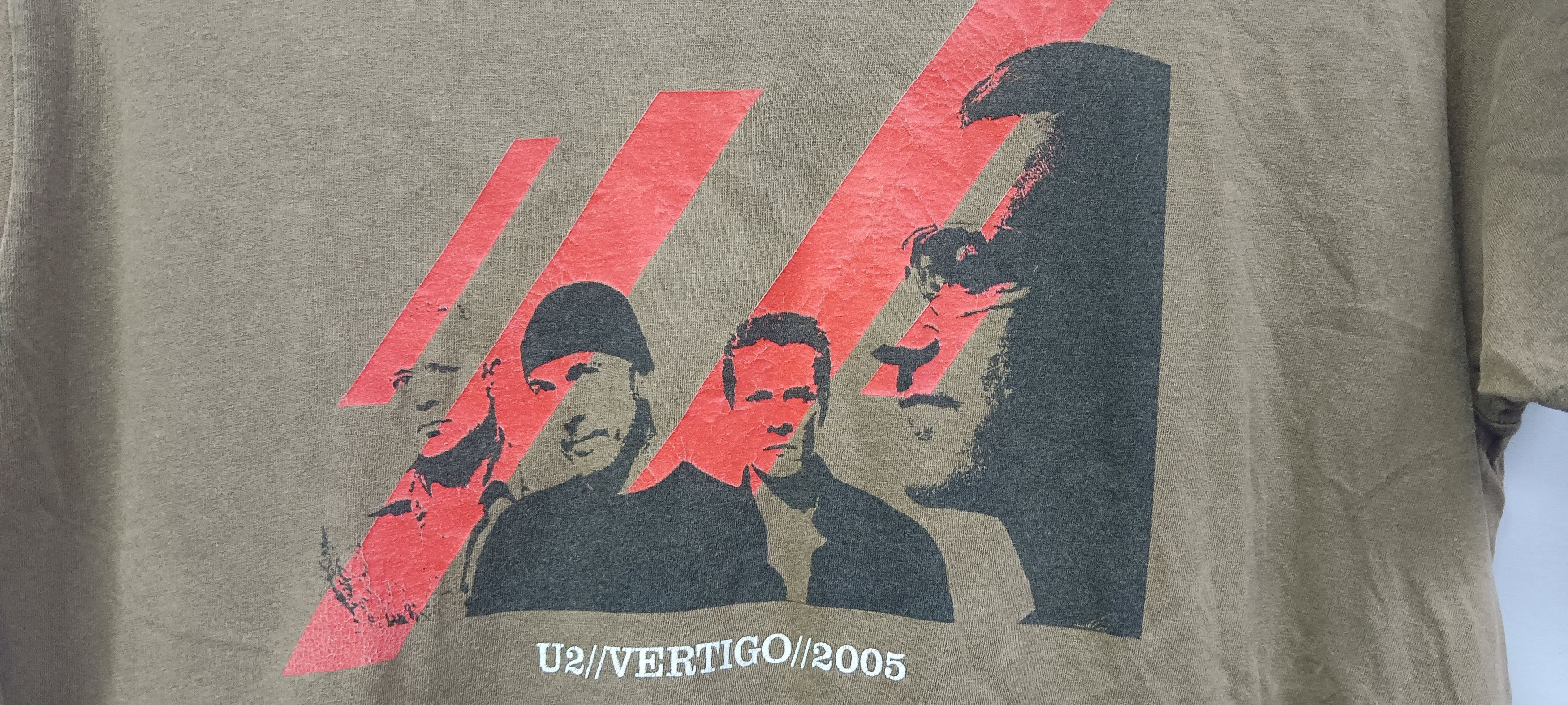 Vintage Vintage 2000s U2 vertigo band t shirt tour consert Size US L / EU 52-54 / 3 - 6 Thumbnail
