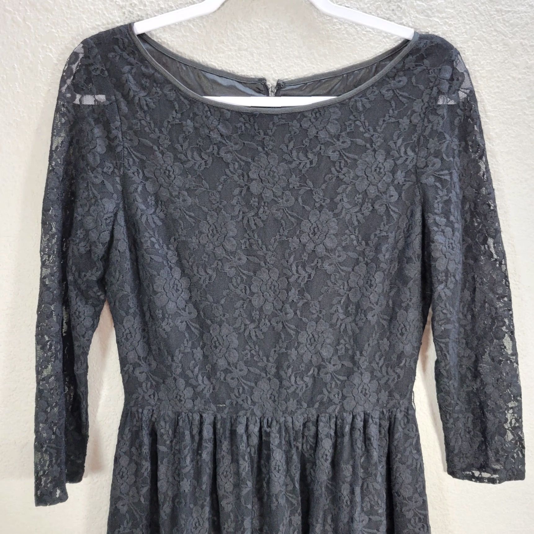 Vintage Tahari Black Lace Floral Fit & Flare Dress Sheer Cocktail Sz 6 Womens Size M / US 6-8 / IT 42-44 - 4 Thumbnail