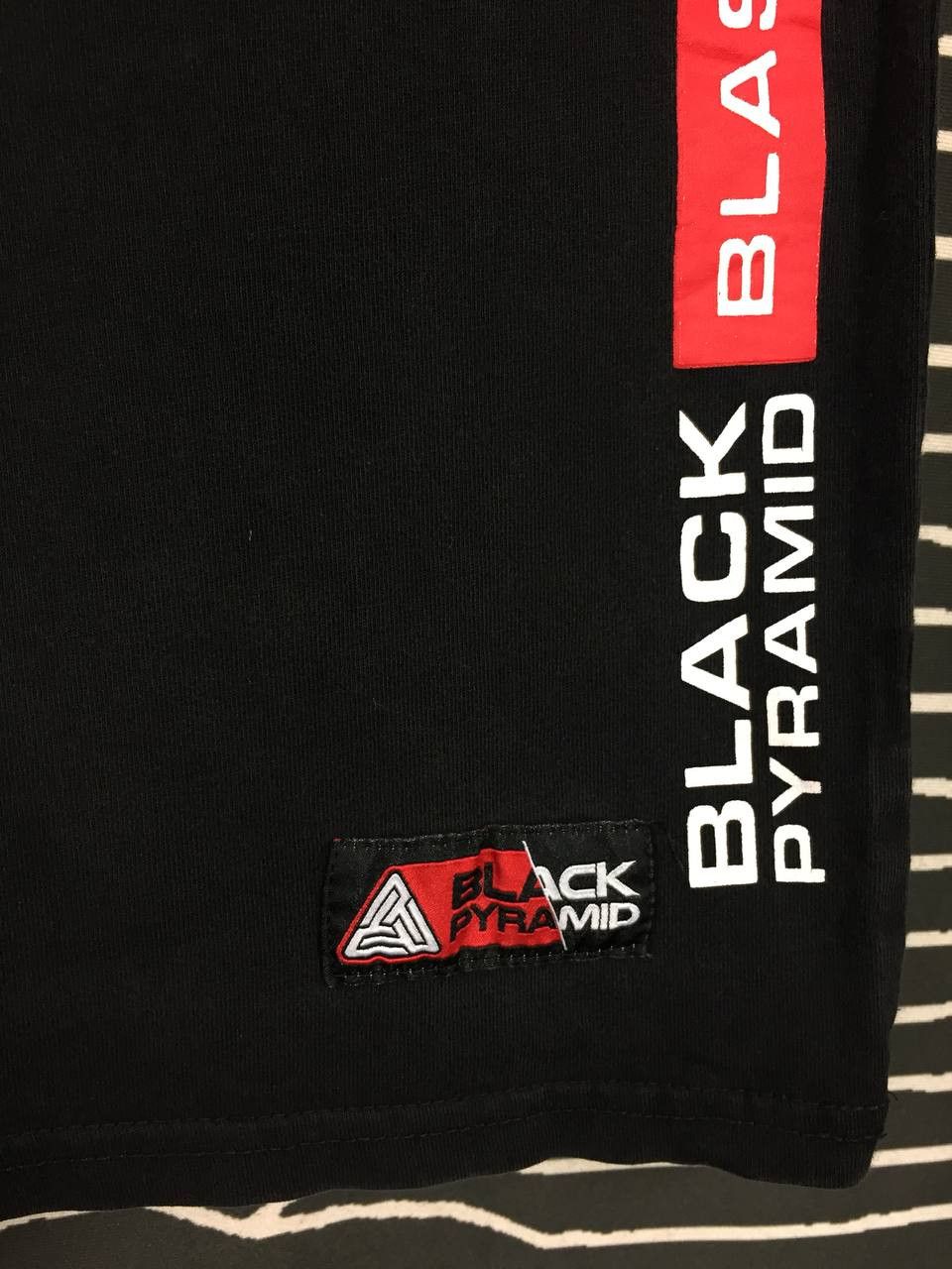 Black Pyramid × Vintage Black Pyramid Chris Brown Streetwear Brand Blast Off Tee Size US M / EU 48-50 / 2 - 4 Thumbnail