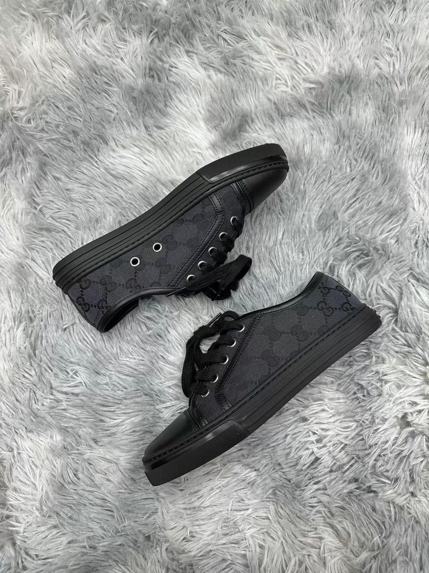 Gucci Gucci GG Monogram Canvas Sneakers Women's 34 Worn Size US 4 / IT 34 - 2 Thumbnail