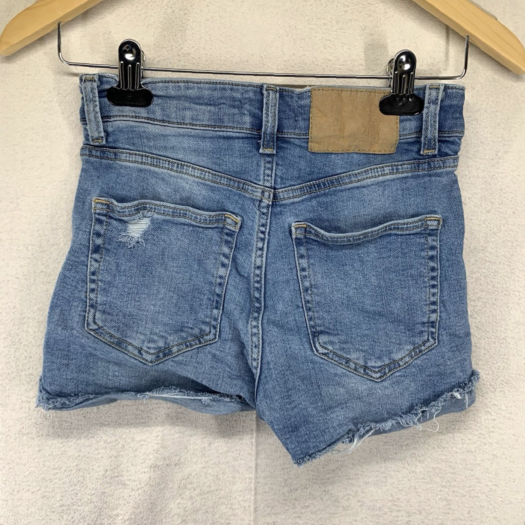 H&M VINTAGE H&M Women's Denim Shorts Cut-Off High Rise 5-Pocket Blue Raw Hem Casual Size 26" / US 2 / IT 38 - 2 Thumbnail