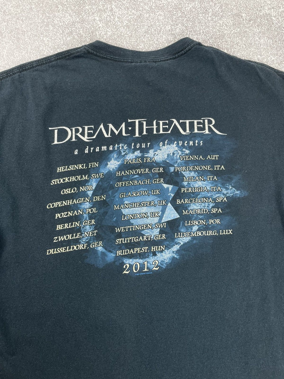 Band Tees × Vintage Vintage Dream Theater “A Dramatic Turn Of Events”Tour Tee Size US M / EU 48-50 / 2 - 8 Thumbnail