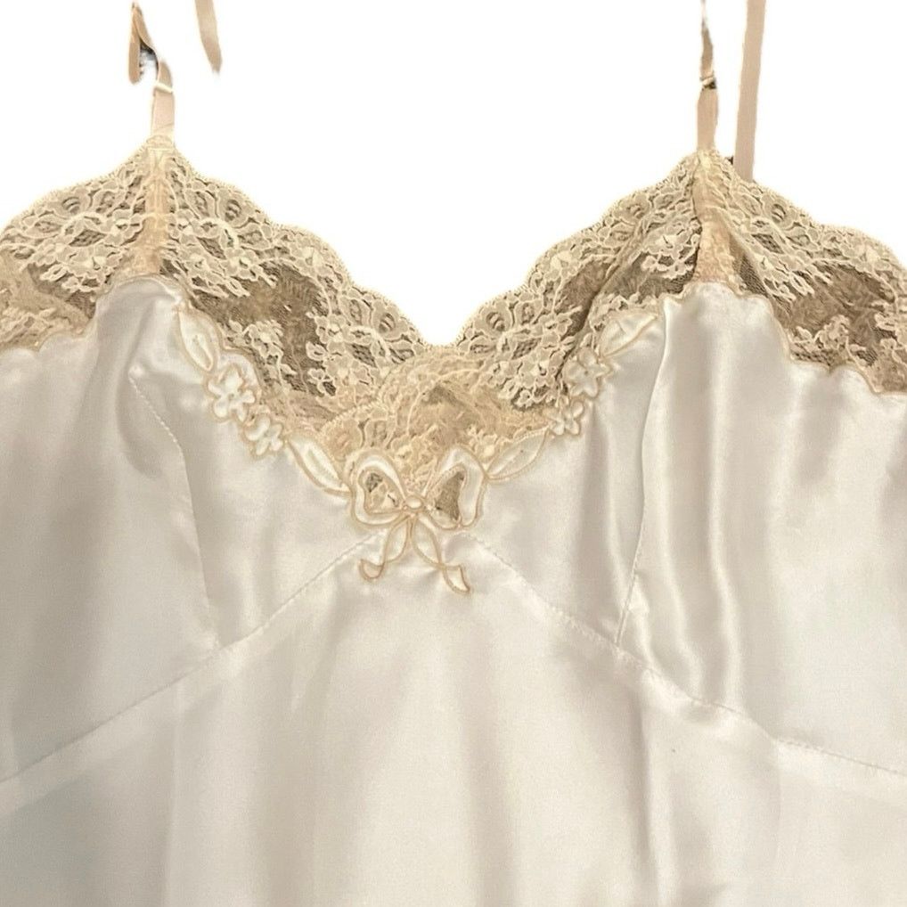 Vintage Corhan off white short nightgown lace trim and bow design Size M / US 6-8 / IT 42-44 - 4 Thumbnail
