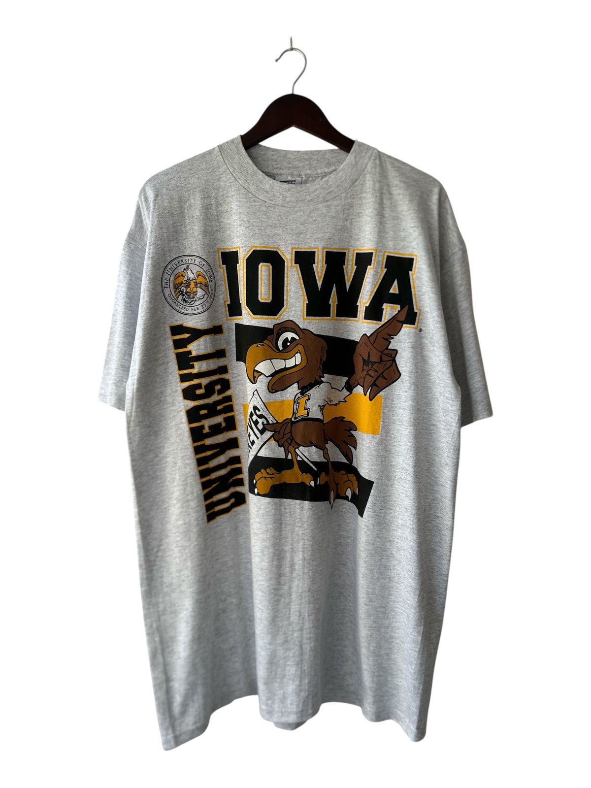 Vintage Vintage 1990s NCAA Iowa University Hawkeyes Tee Size US L / EU 52-54 / 3 - 1 Thumbnail